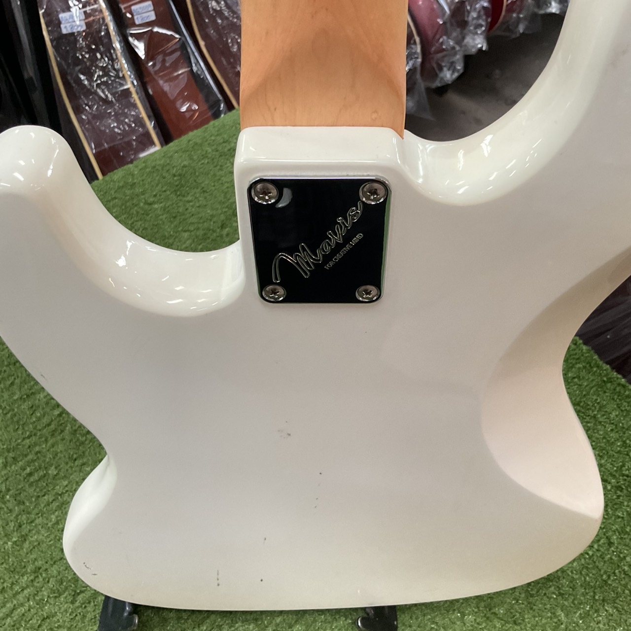 กีต้าร์เบส Mavis