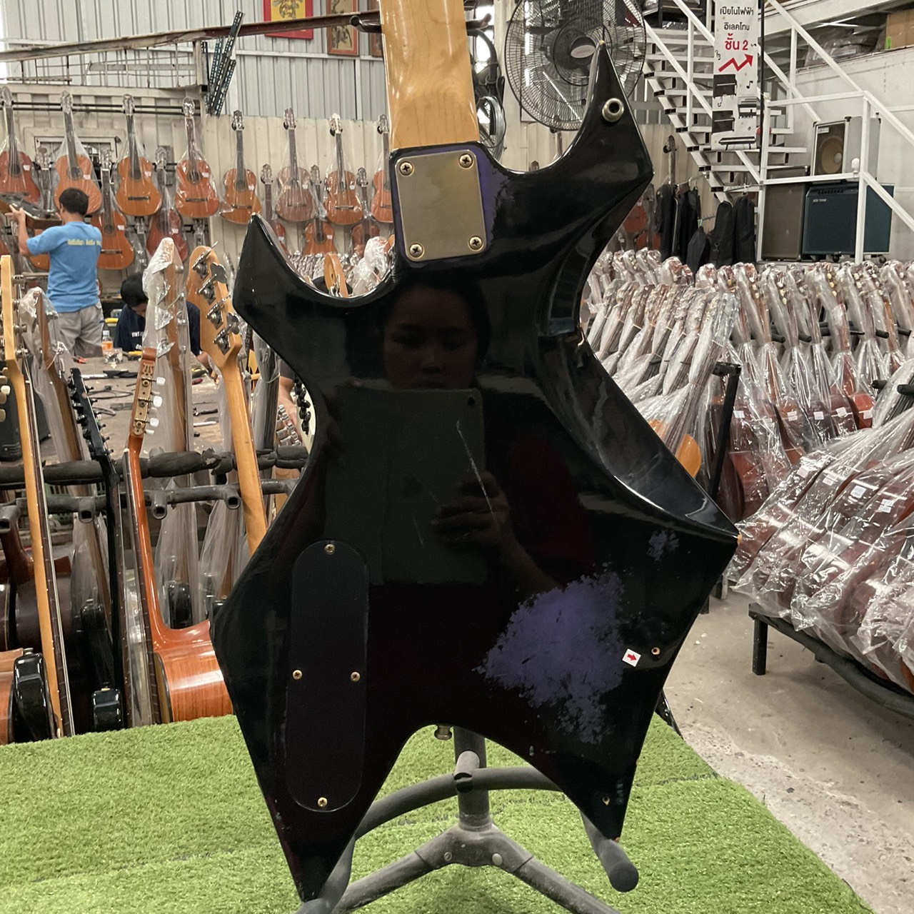 กีต้าร์เบส M