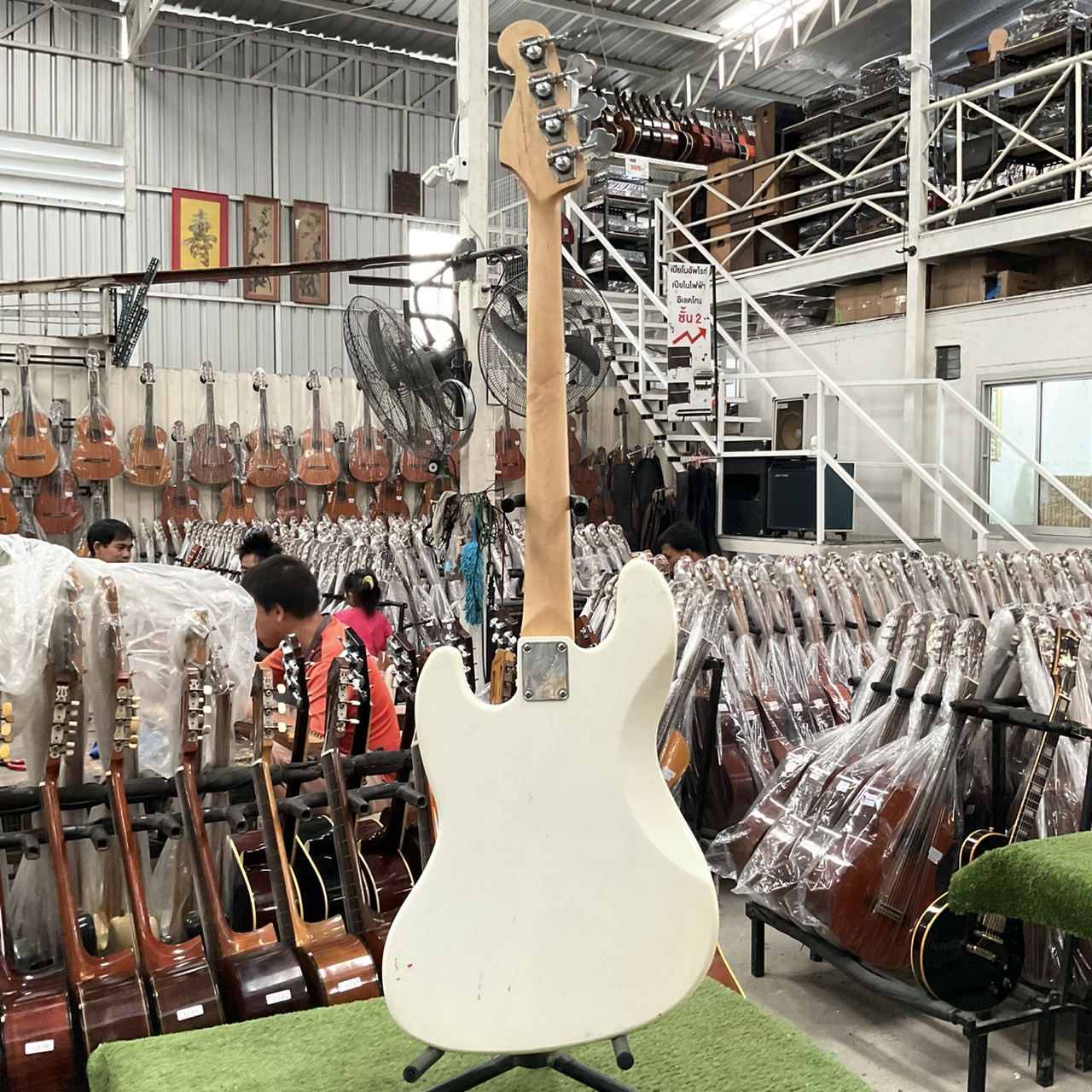 กีต้าร์เบส Mavis