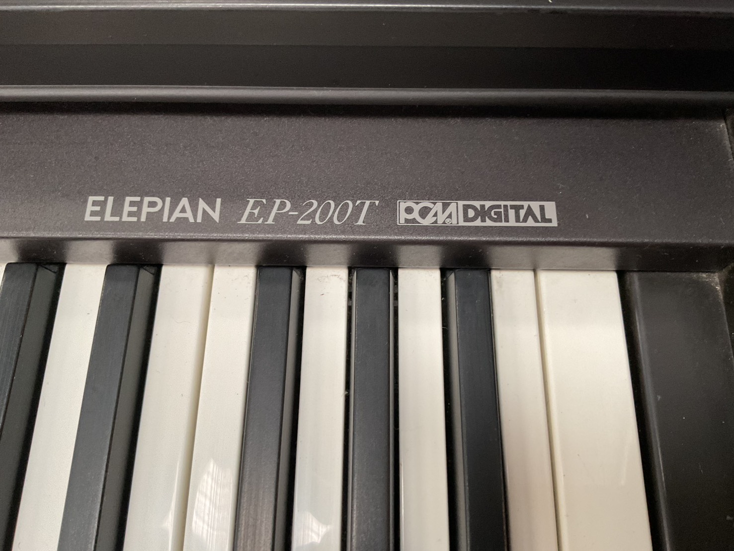 เปียโน COLUMBIA : EP-200T สินค้าไม่พร้อมใช้งาน (ต้องซ่อม)