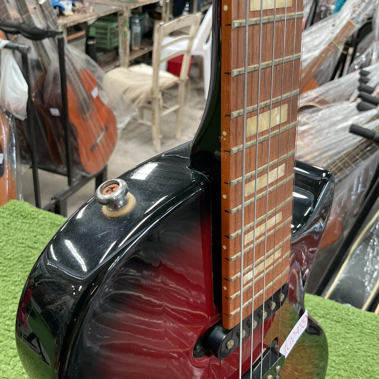 กีต้าร์ไฟฟ้า Grass Roots