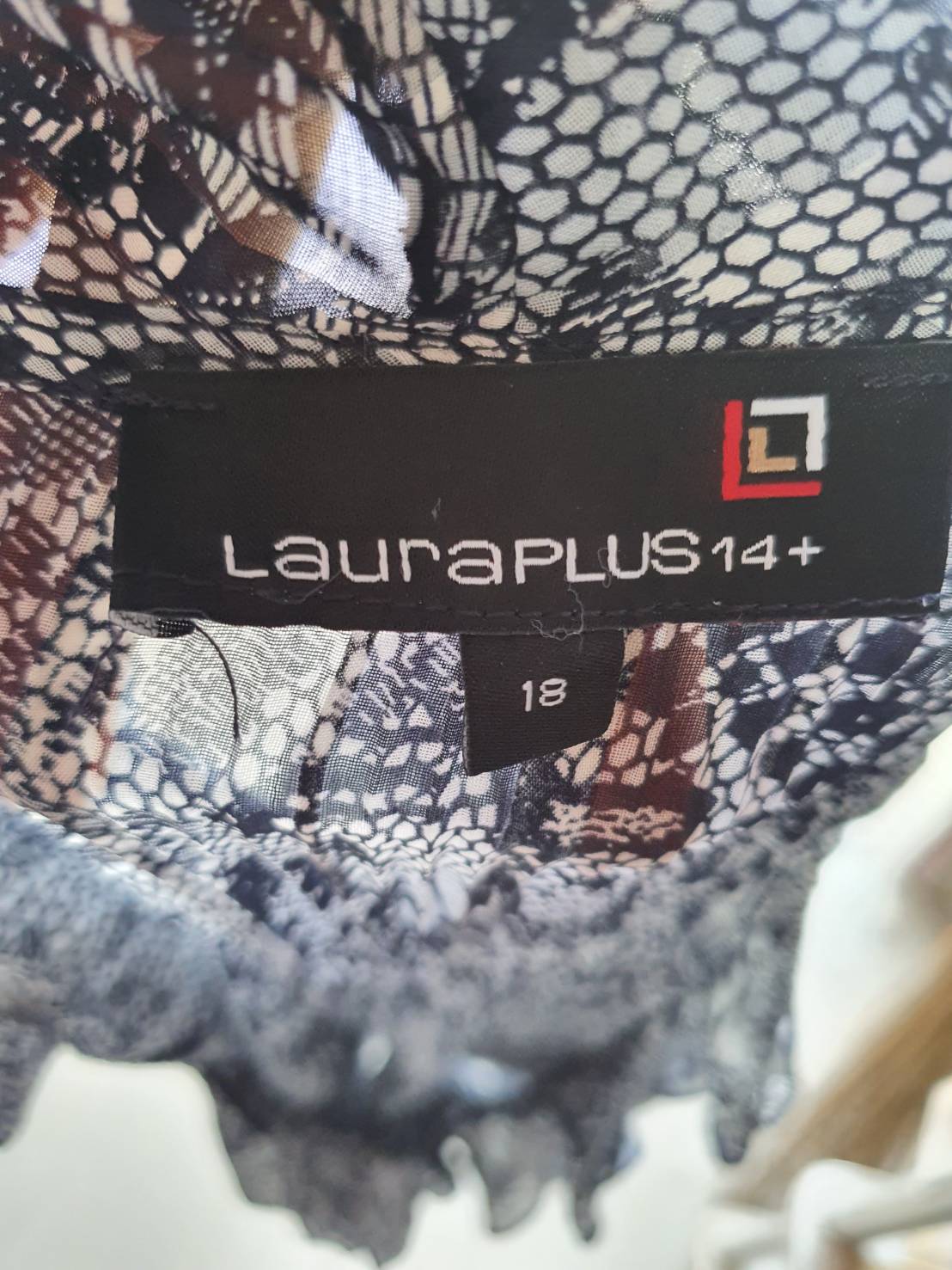 FF03800 เสื้อคลุมมือสอง อัดพลีทสีดำ แบรนด์ Lauraplus อก free
