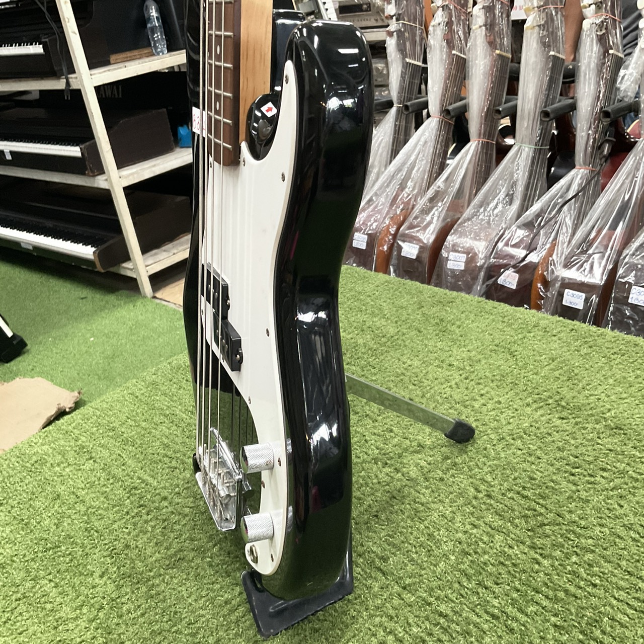 กีต้าร์เบส BUSKER'S