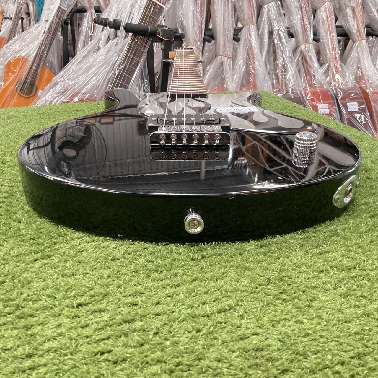 กีต้าร์ไฟฟ้า FIRST ACT : ME1980