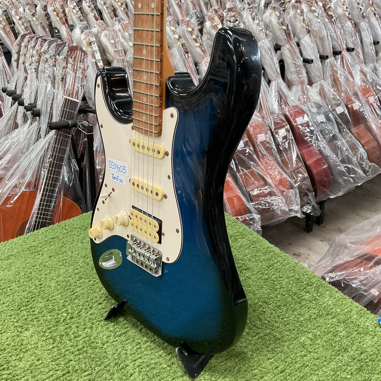 กีต้าร์ไฟฟ้า FORMESTAR (สำหรับมือซ้าย)