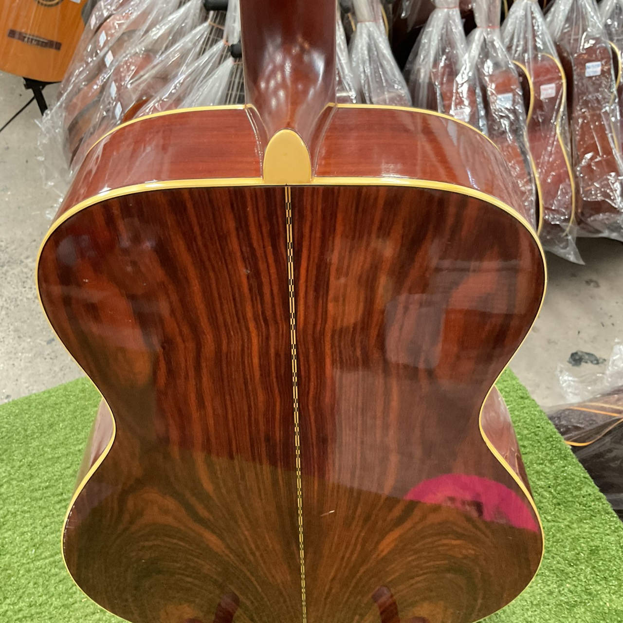 กีต้าร์โปร่ง YAMAHA : FG-252B