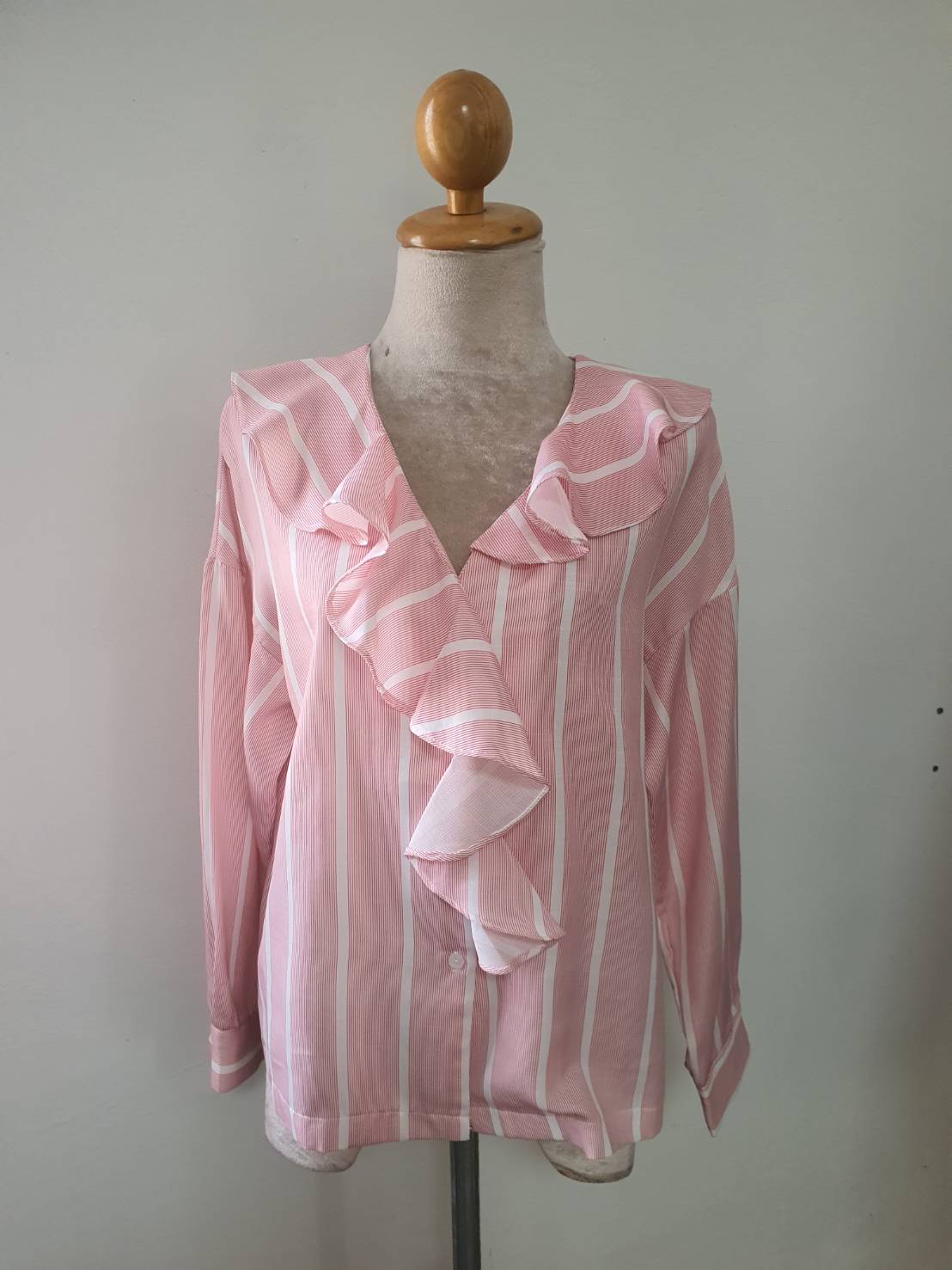 FF06307 เสื้อผ้ามือสอง สีชมพูลายทาง อก 40 นิ้ว