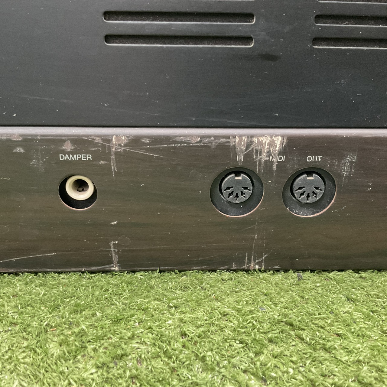 เปียโน YAMAHA : CLP-100 สินค้าไม่พร้อมใช้งาน (ต้องซ่อม)