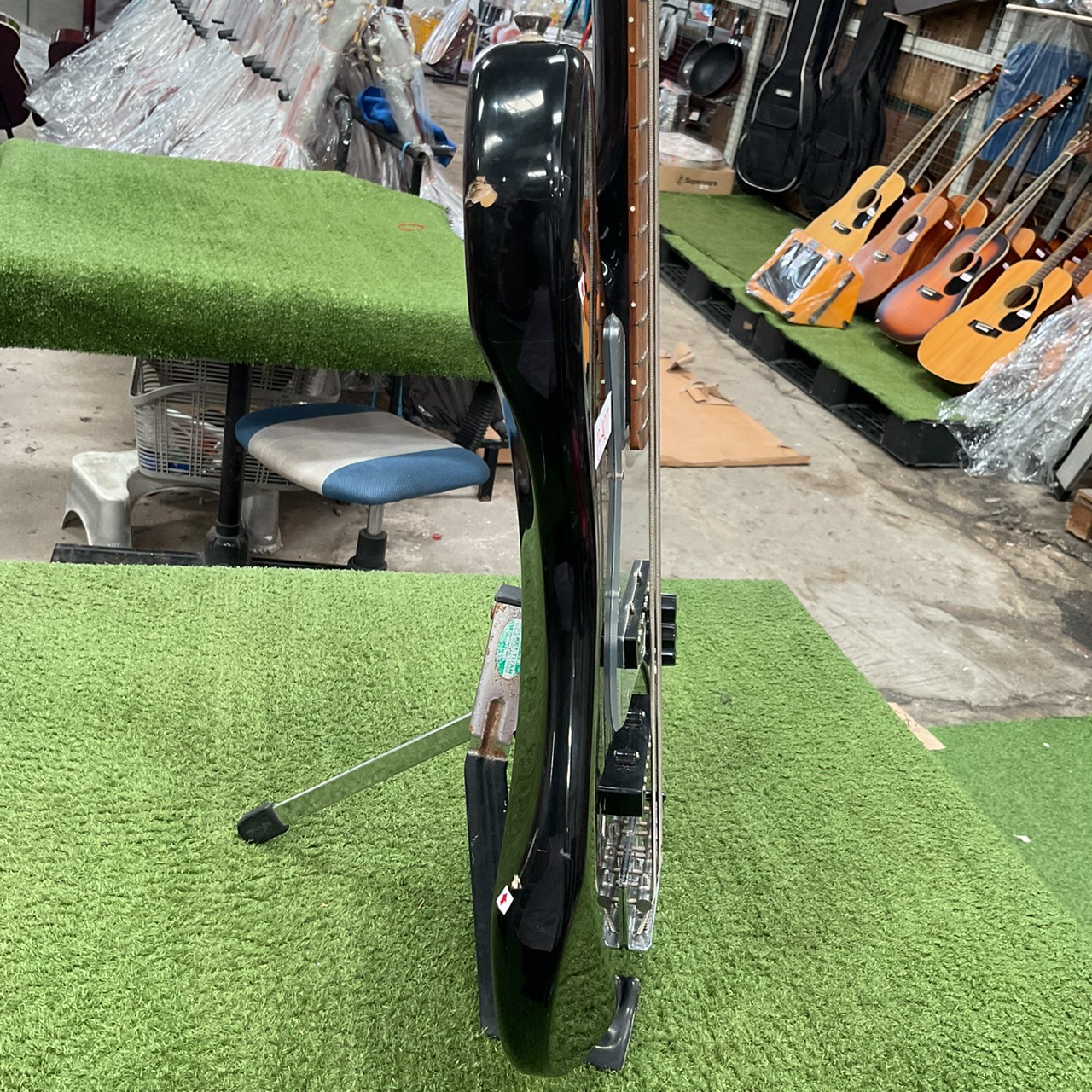 กีต้าร์เบส BUSKER'S