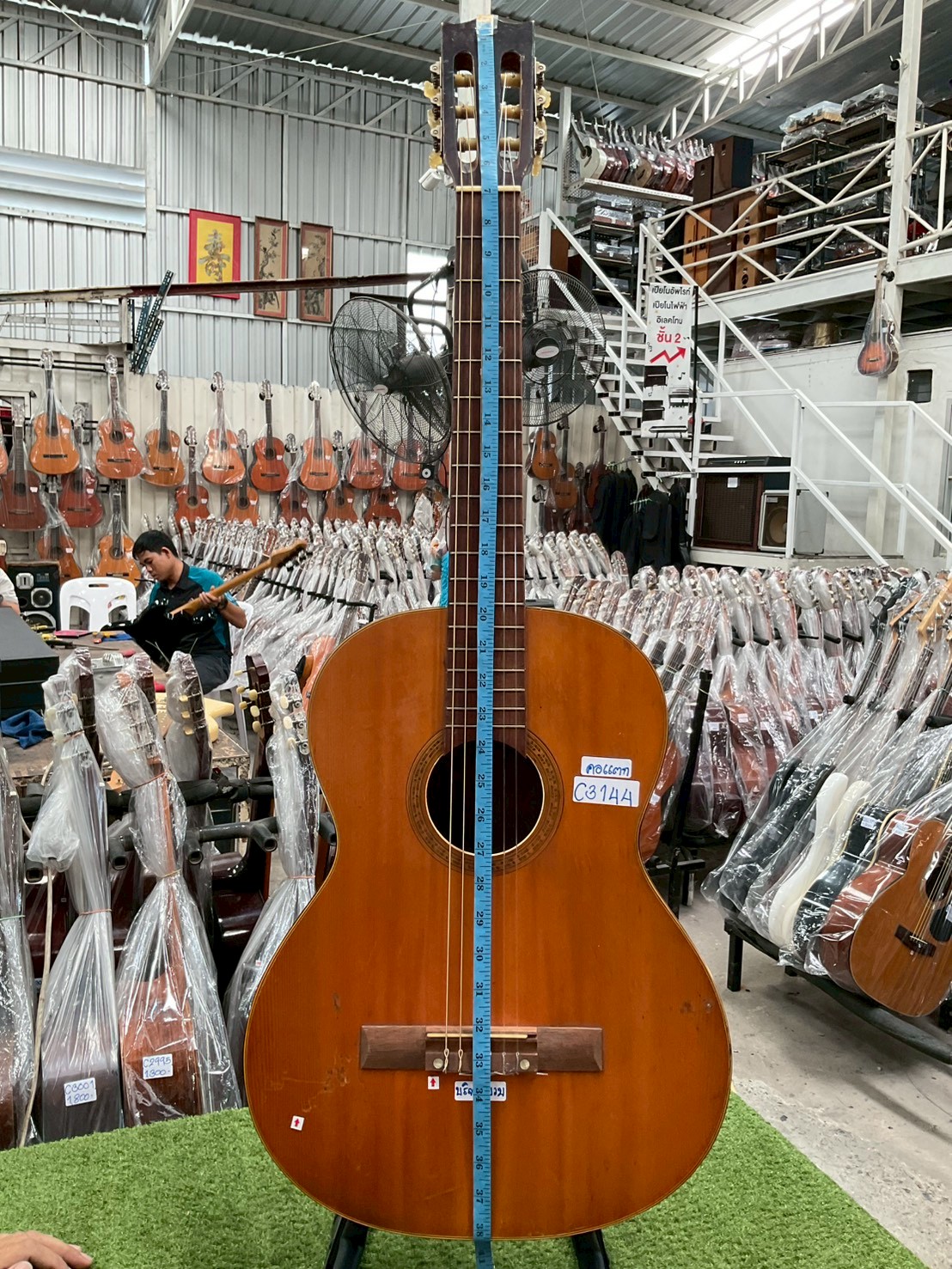 กีต้าร์คลาสสิค ยี่ห้อตามภาพ