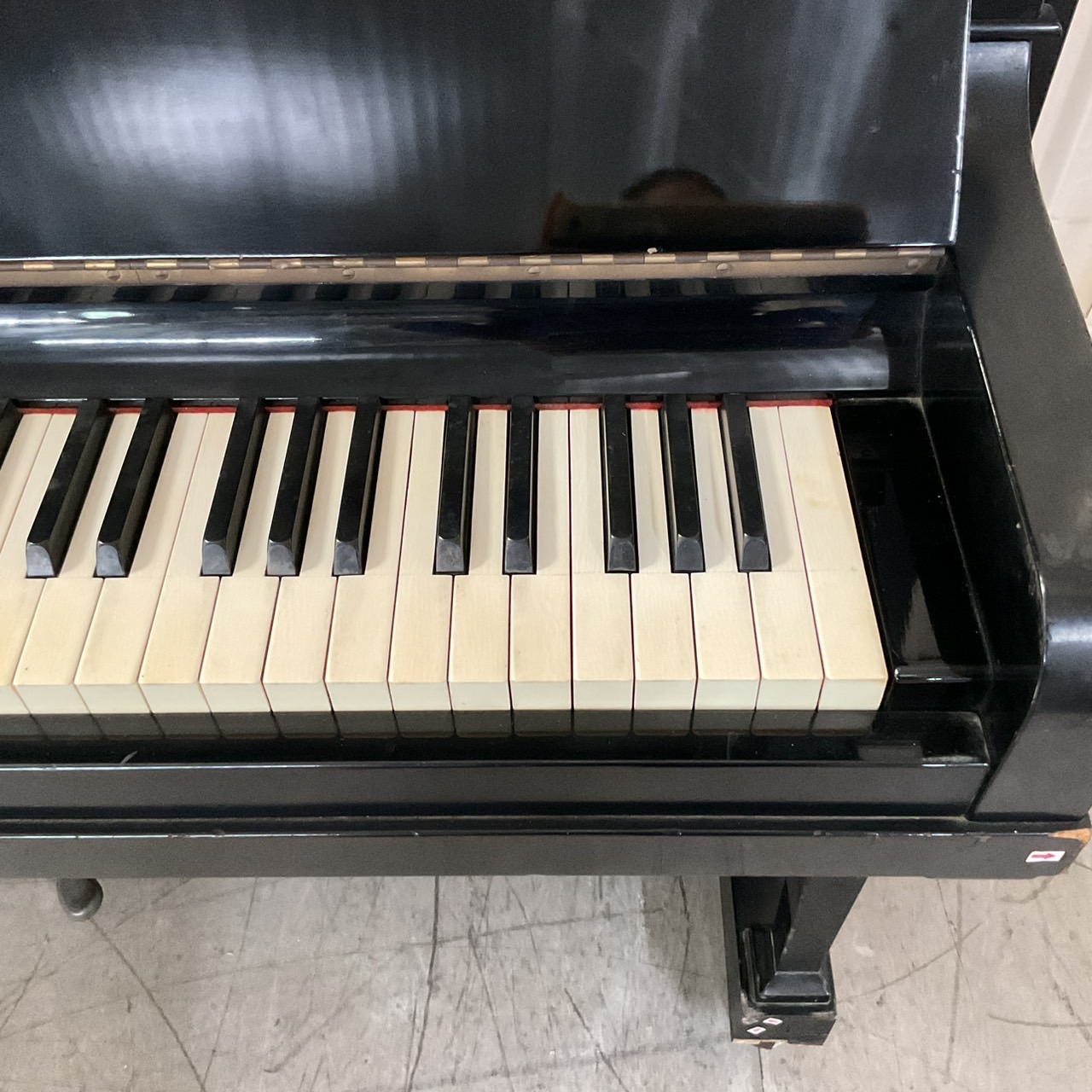 เปียโนอัพไลท์ Schweizerstein : HU-200