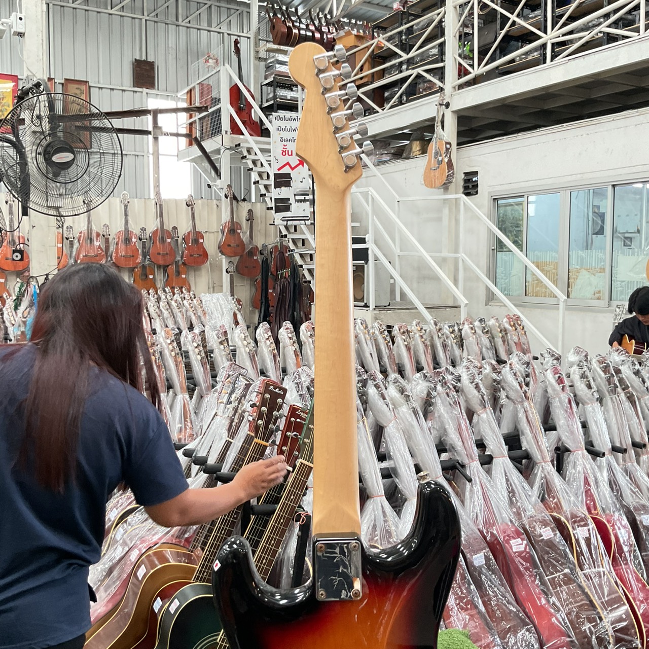 กีต้าร์ไฟฟ้า BUSKER'S