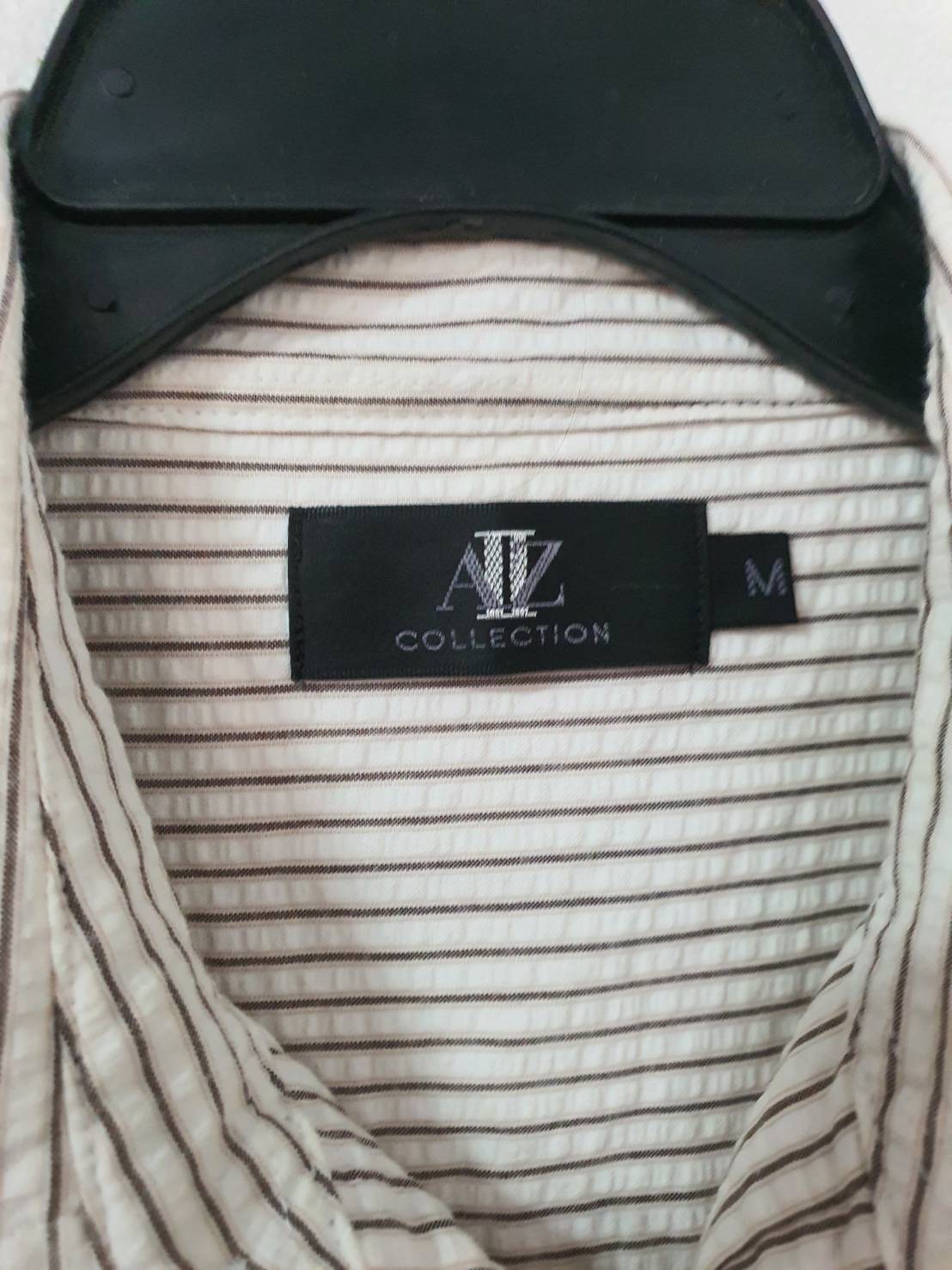 FF06542 เสื้อเชิ้ต มือสอง สีขาวลายเส้นสีน้ำตาล AIIZ อก 40 นิ้ว