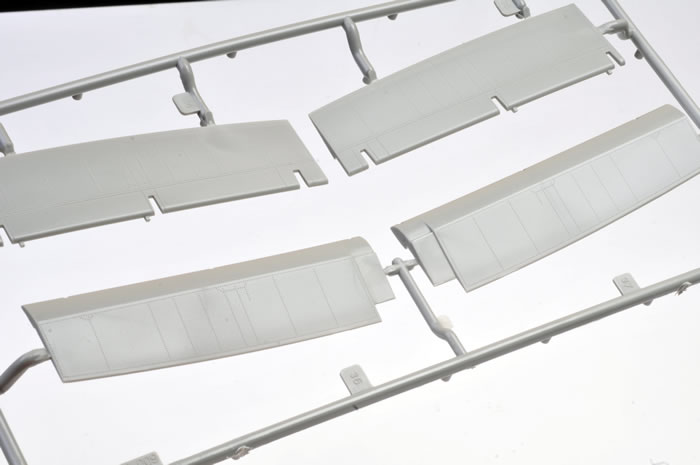 โมเดลเครื่องบินรบ Kinetic Model 1/24 KI-K3212 P-47D Thunderbolt Mk.1