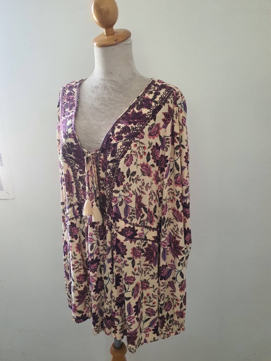 FF06565 เสื้อผ้ามือสอง ลายดอกไม้ TORRID อก 43 นิ้ว