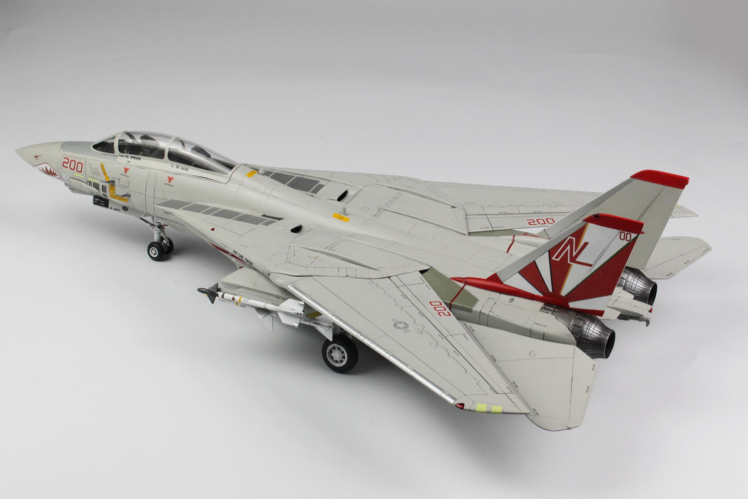 โมเดลเครื่องบิน Platz Hobby 1/48 TPA-16 US Navy F-14A Tomcat VF-111 Sundowners