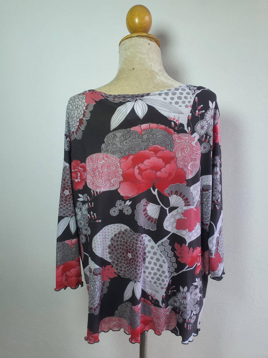 FF03860 เสื้อผ้ามือสอง lสีเทาลาย แบรนด์ anxiety อก 48-55 นิ้ว