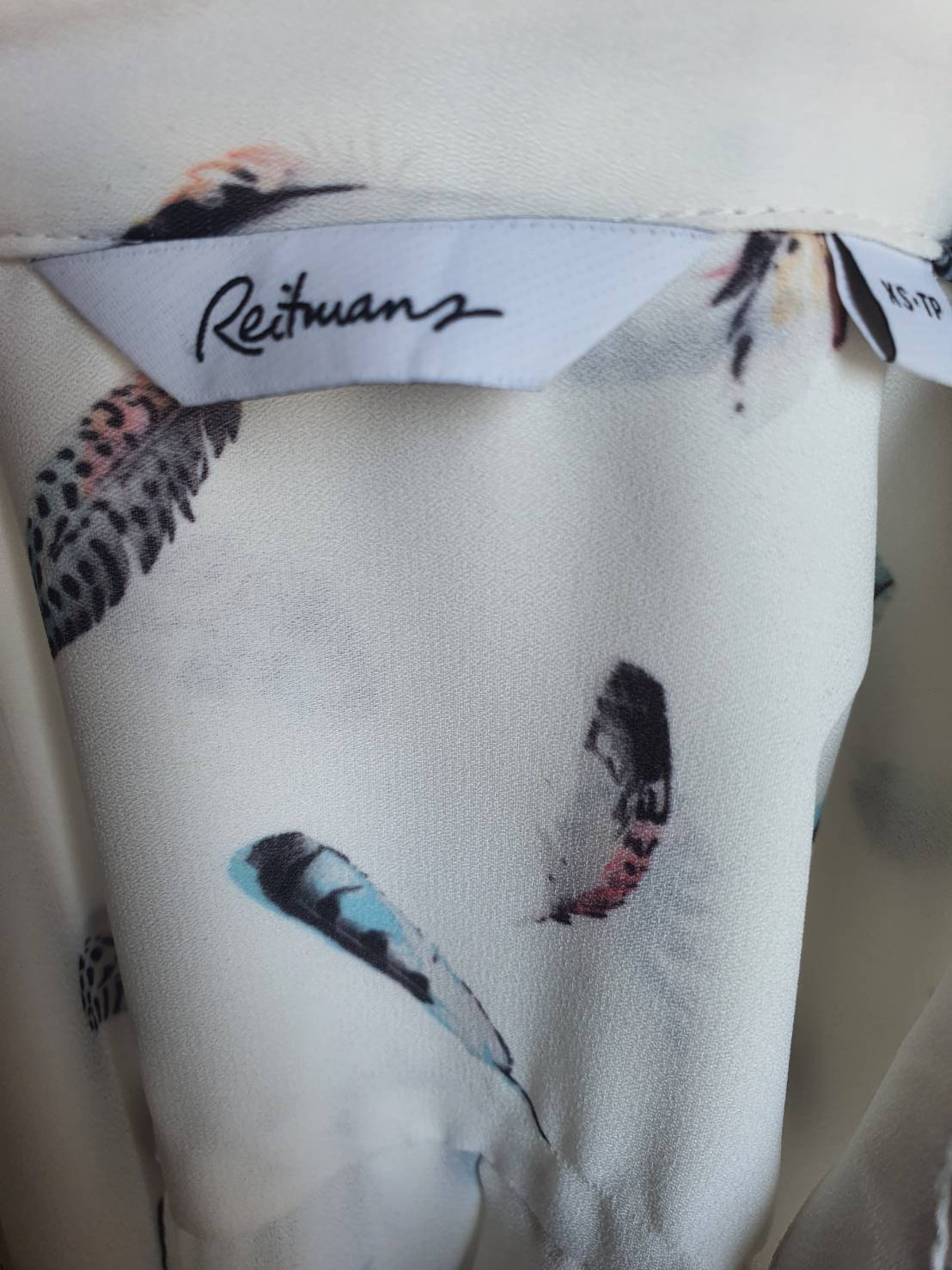 FF05273 เสื้อผ้ามือสอง ชีฟอง สีขาวลาย แบรนด์ Reitmans อก 36 นิ้ว