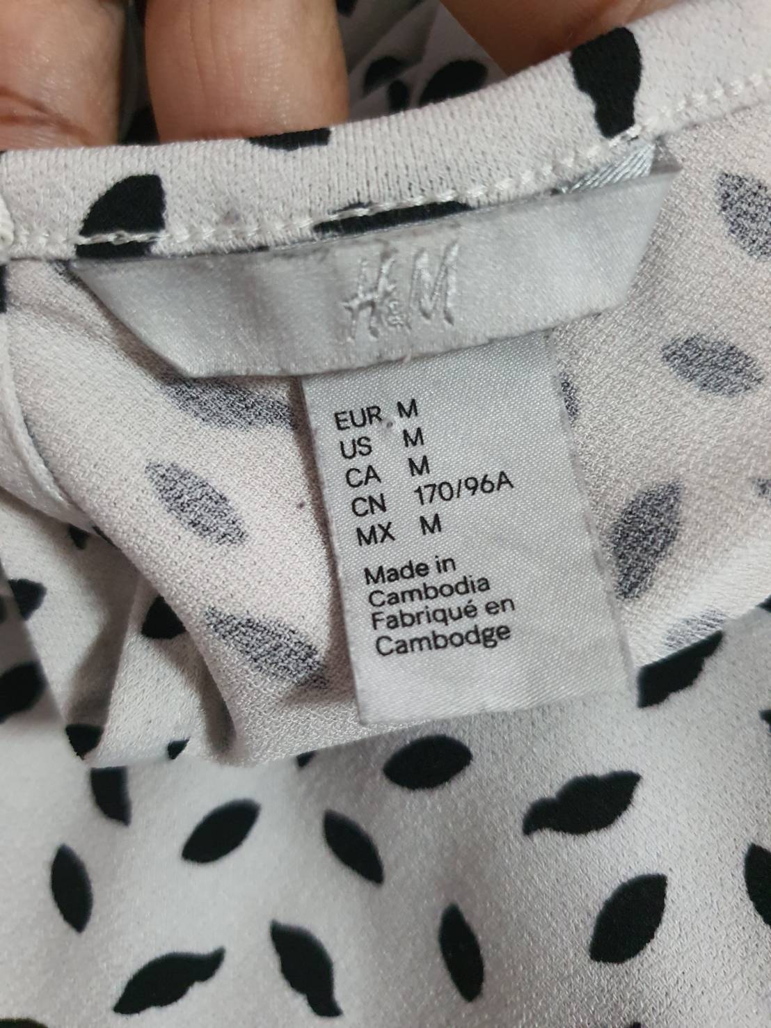 FF06388 เสื้อผ้ามือสอง แบรนด์ H&M อก 44-48นิ้ว