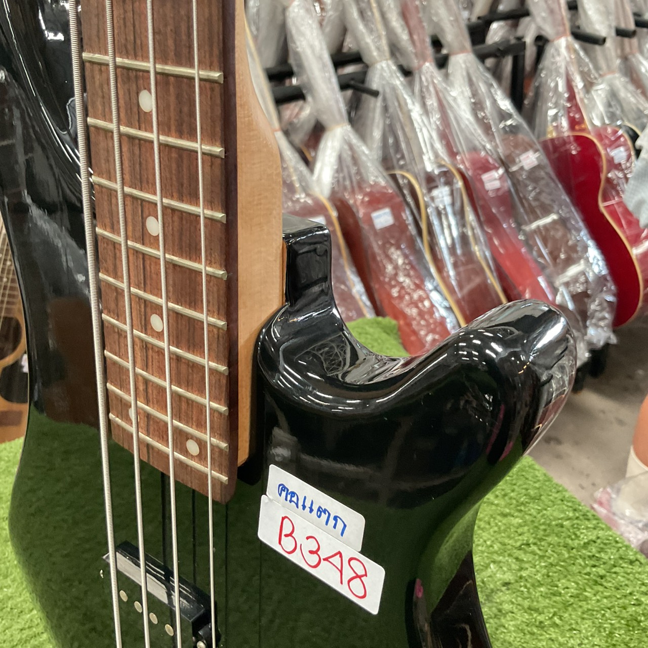 กีต้าร์เบส BUSKER'S