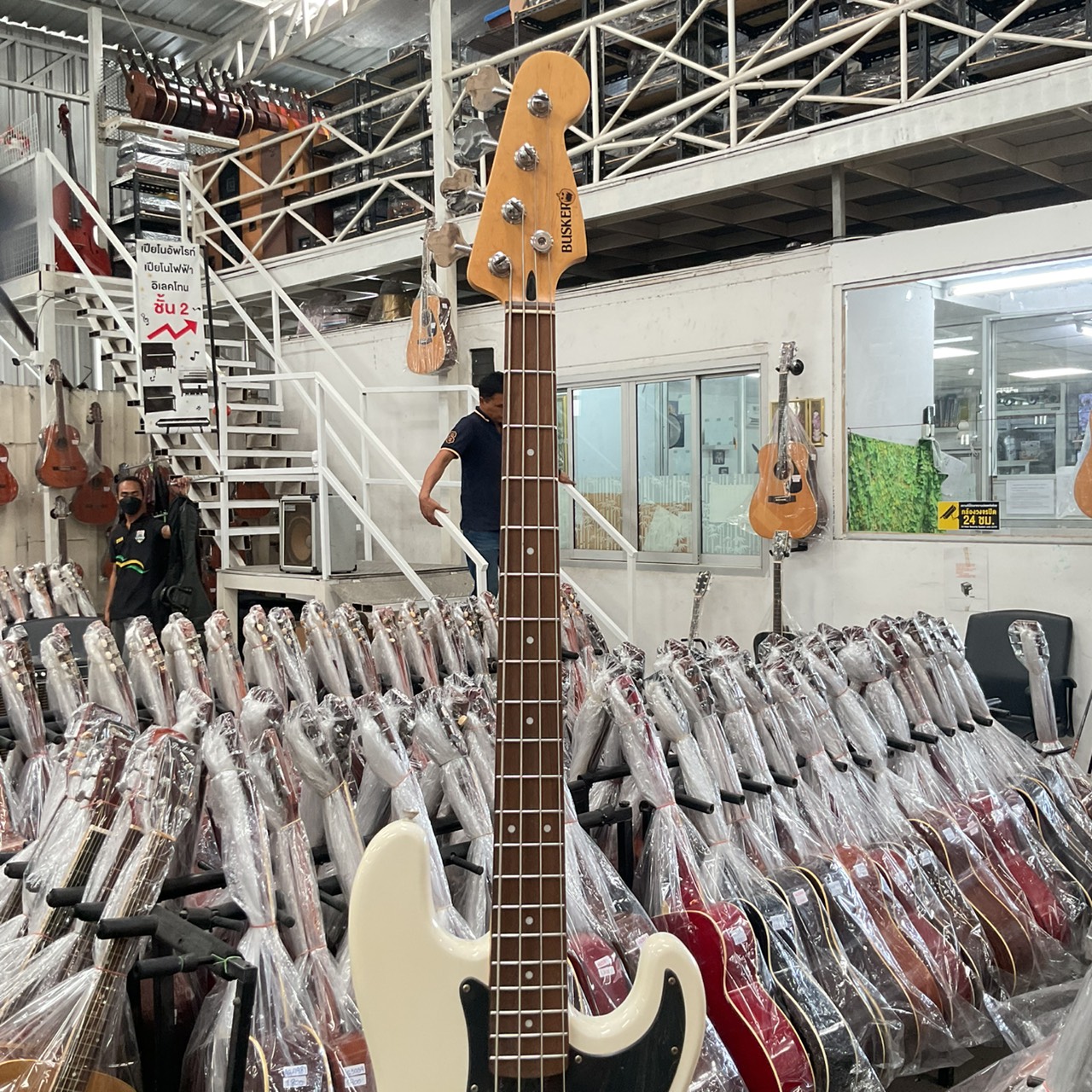 กีต้าร์เบส BUSKER'S