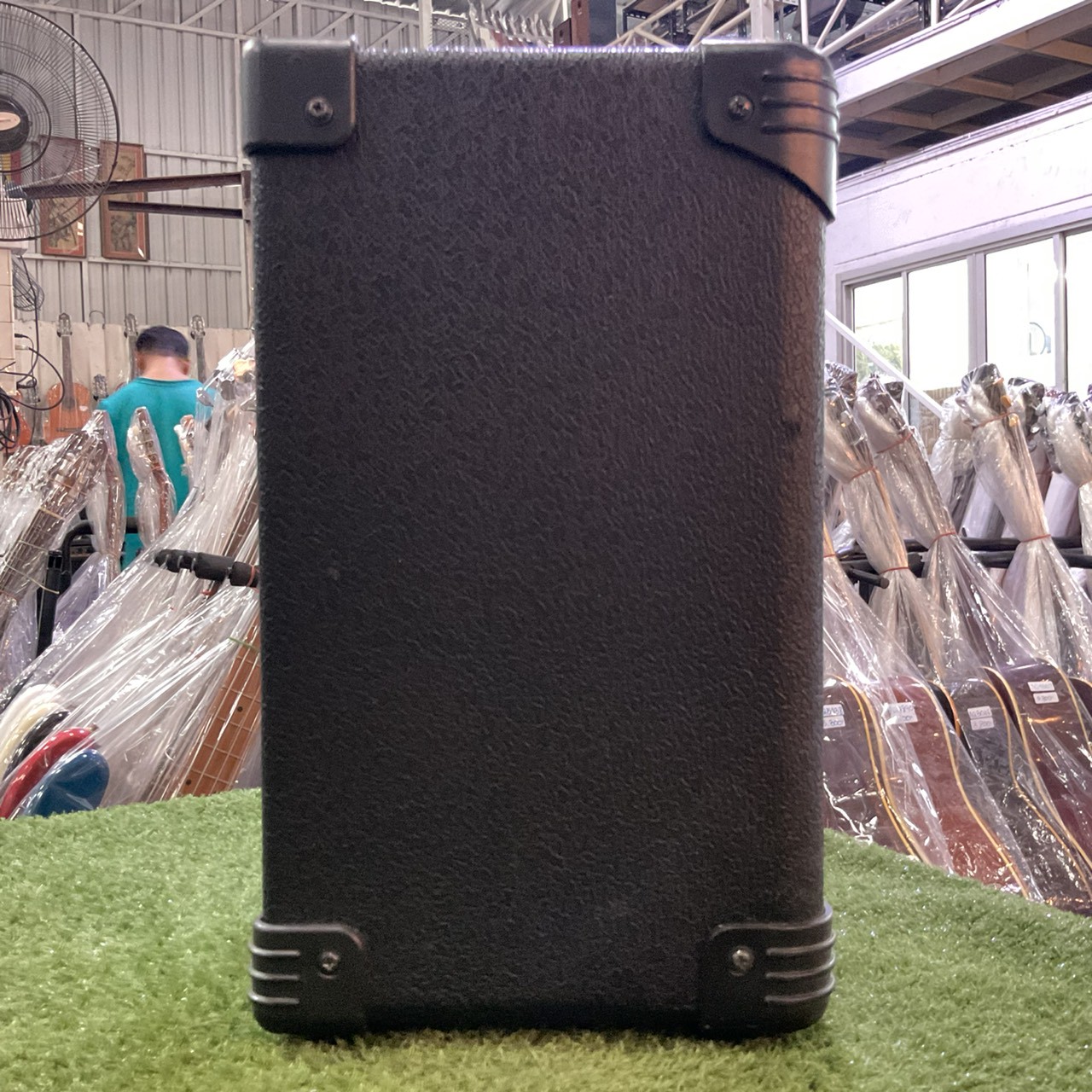 แอมป์กีต้าร์ Louis : LGA-15 สินค้าไม่พร้อมใช้งาน (ต้องซ่อม)