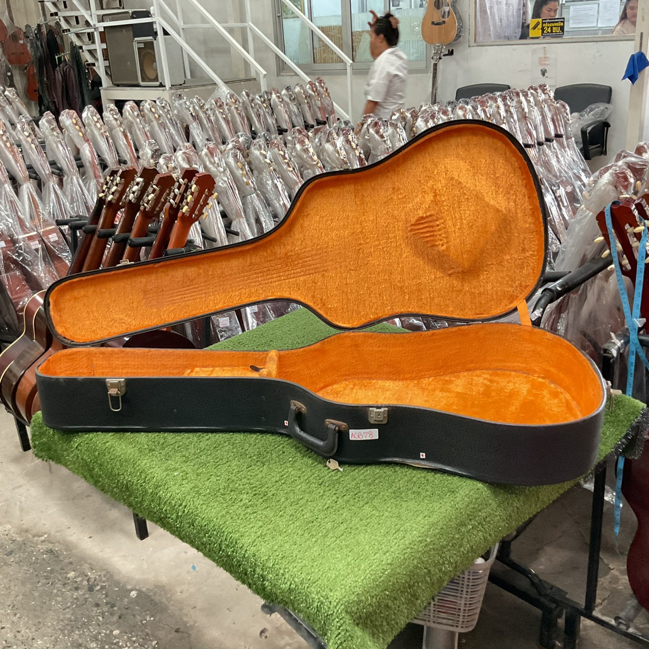 กล่องเคสกีต้าร์โปร่ง