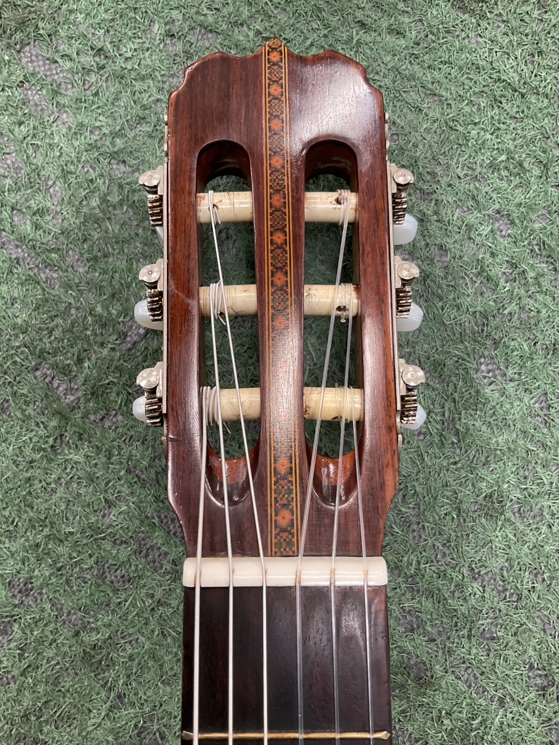 กีต้าร์คลาสสิค ยี่ห้อตามภาพ