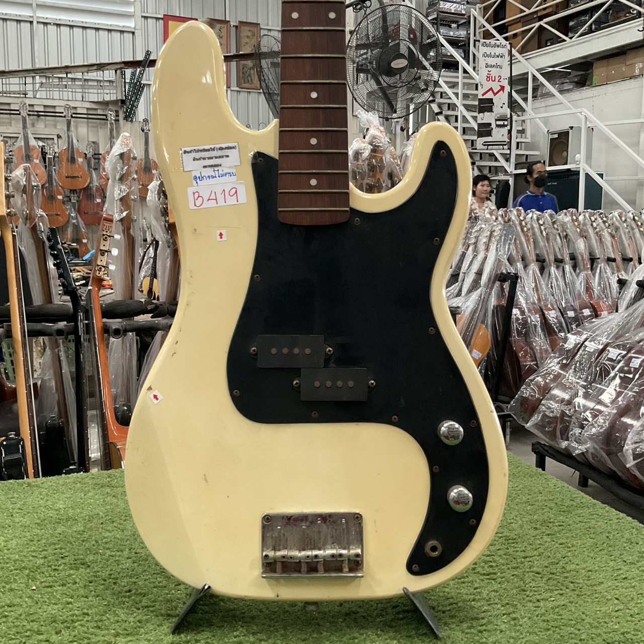 กีต้าร์เบส Birth สินค้าไม่พร้อมใช้งาน (ต้องซ่อม)