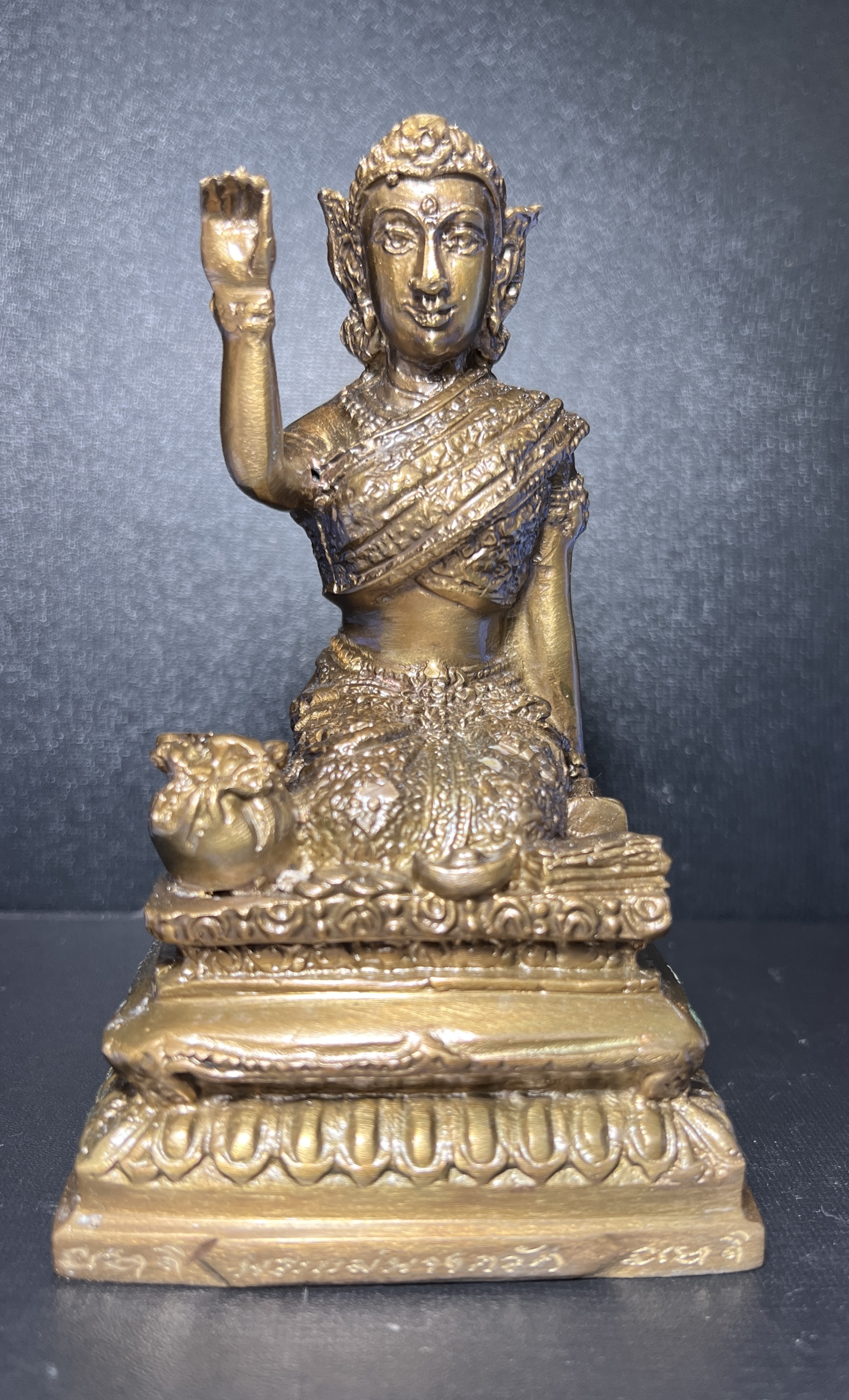 นางกวัก (ขนาดบูชา: สูง 6 นิ้ว x กว้าง 3 นิ้ว, เนื้อโลหะ,รมมันปู) Nang Kwak. (altar statue: height 6 inches x width 3 inches, metal material, brown plated) SKU-02036