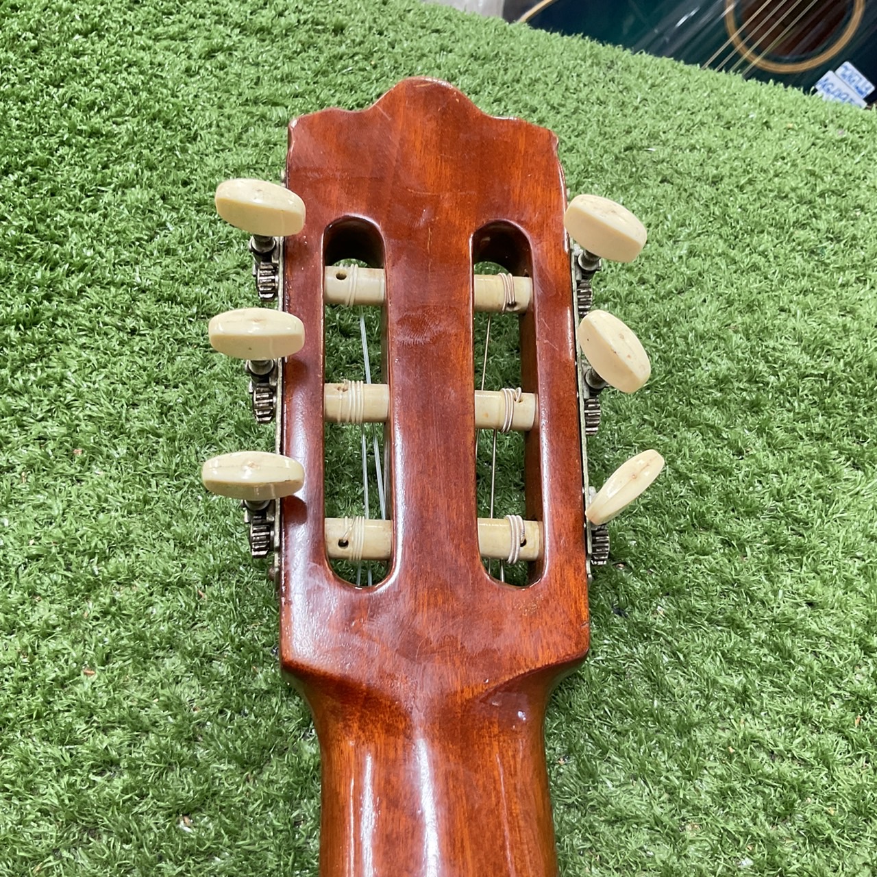 กีต้าร์คลาสสิค Abe Gut : 65A