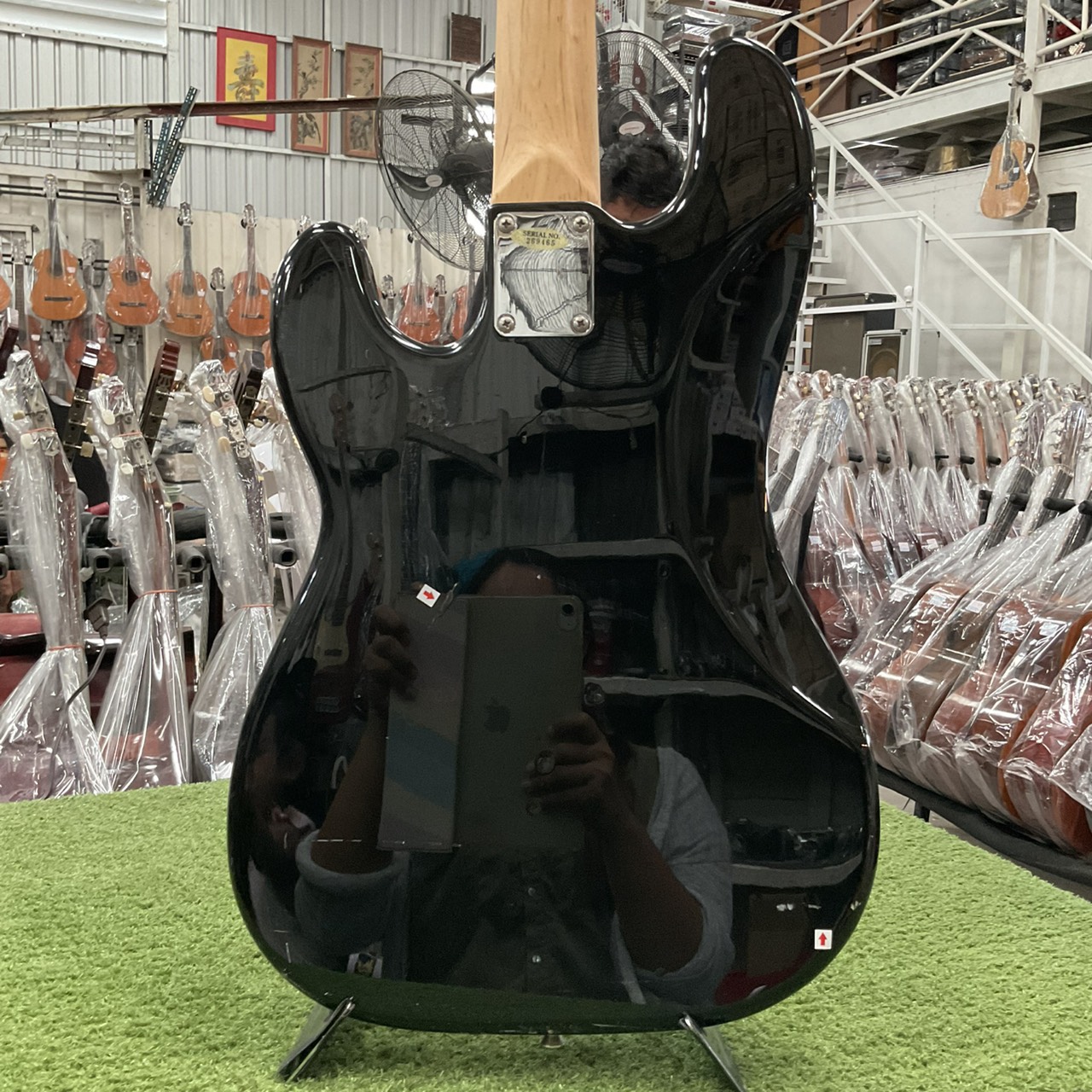 กีต้าร์เบส BUSKER'S