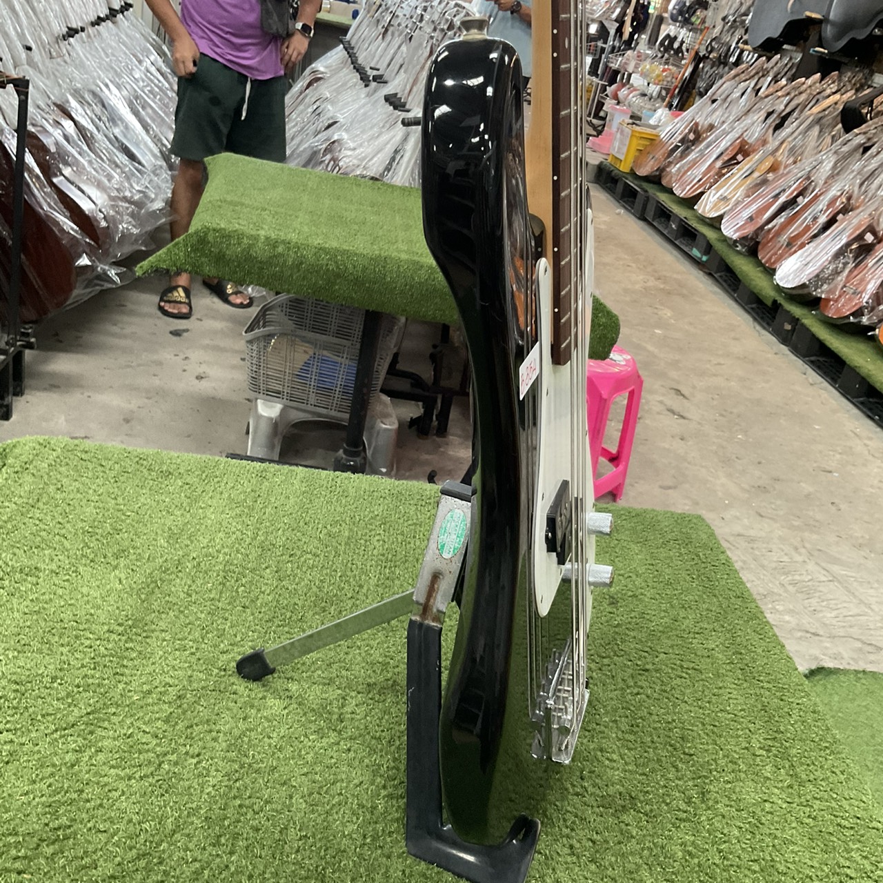 กีต้าร์เบส BUSKER'S