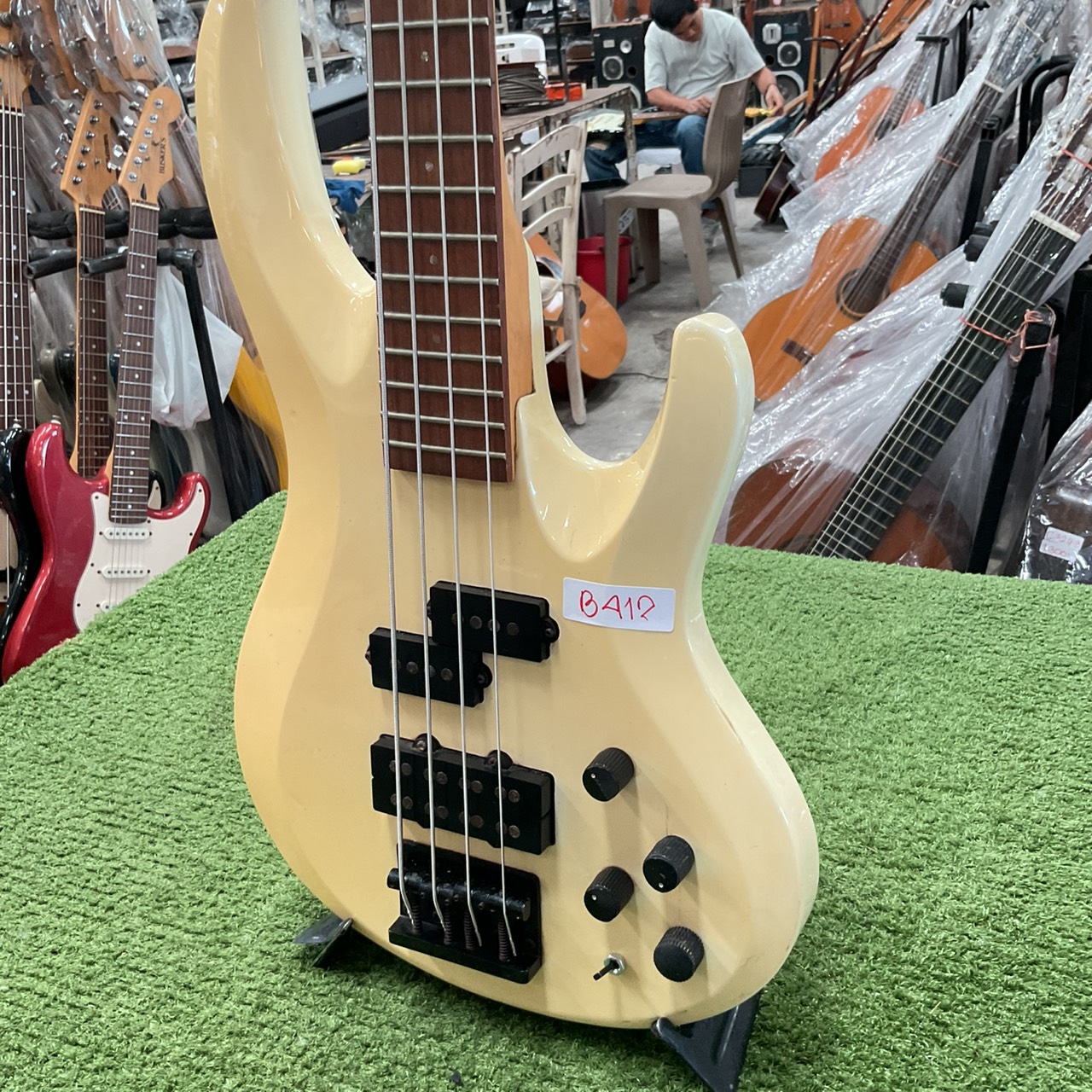 กีต้าร์เบส EDWARDS