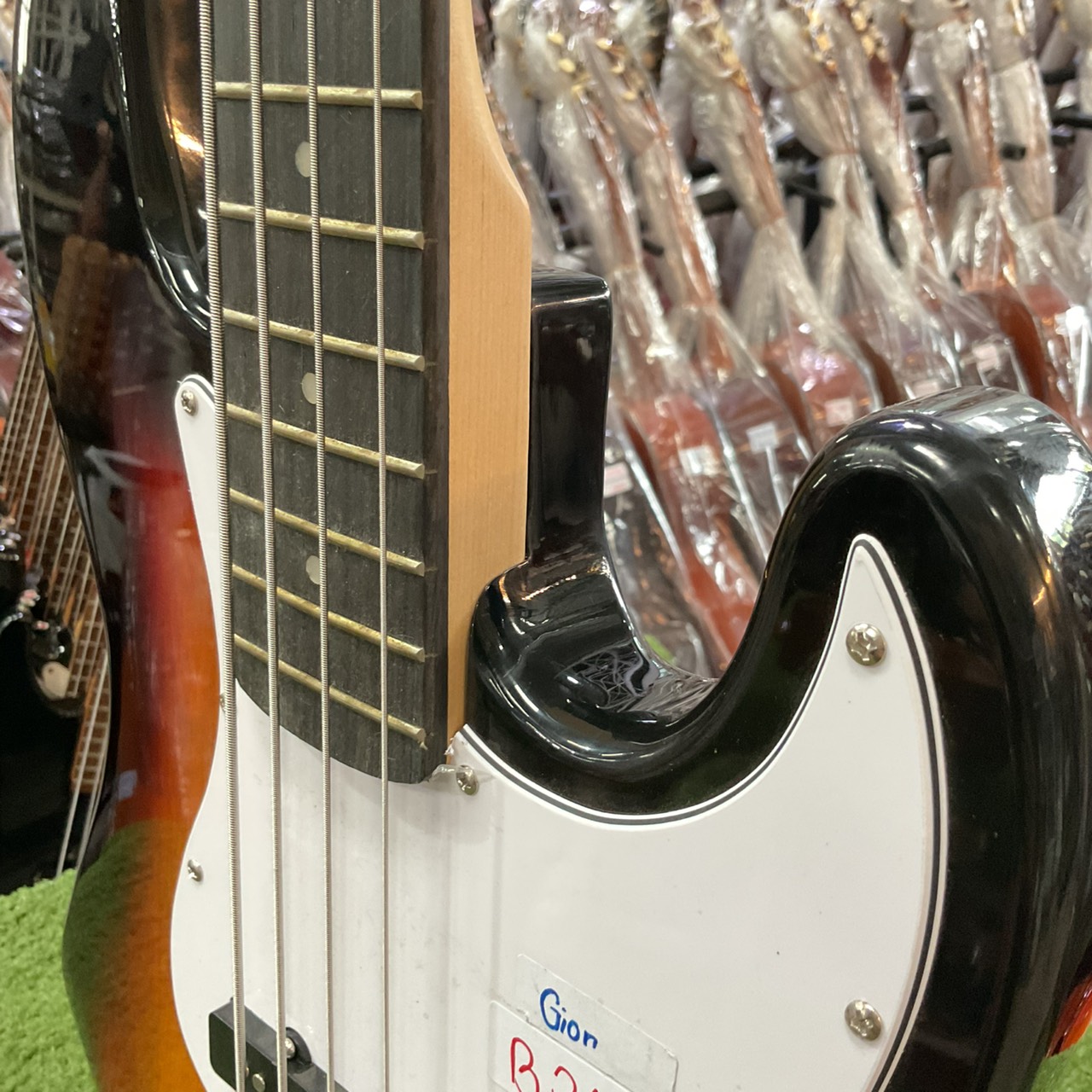 กีต้าร์เบส Sni jer (Gion)
