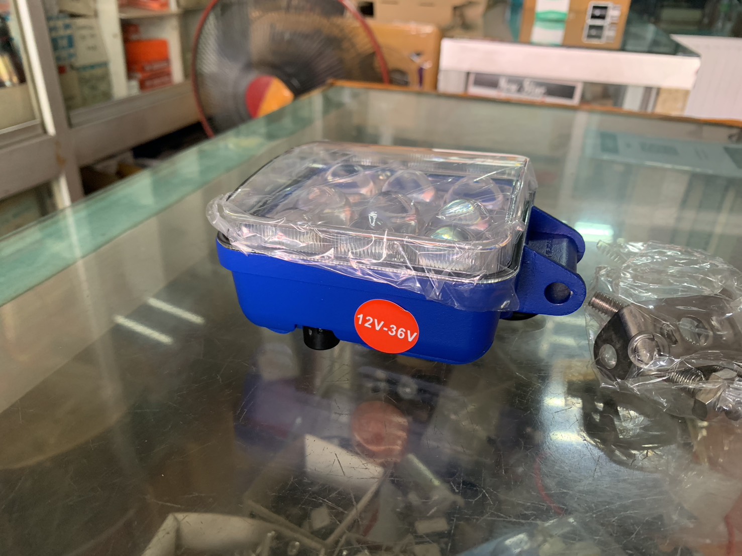 ไฟสปอร์ตไลท์ LED 4 นิ้ว สีเหลี่ยม 12V-36V