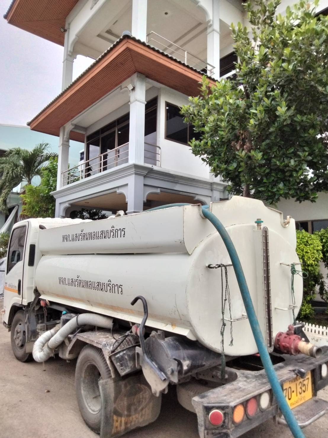 ดูดส้วม 0802592556 ช่างที