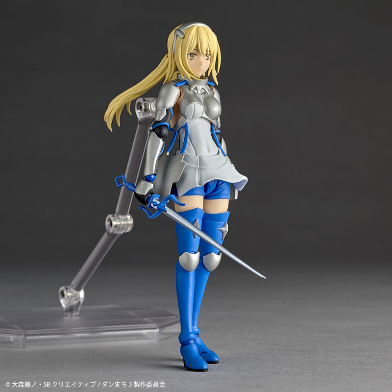 Revoltech Is It Wrong to Try to Pick Up Girls in a Dungeon? Ais Wallenstein(Pre-order)