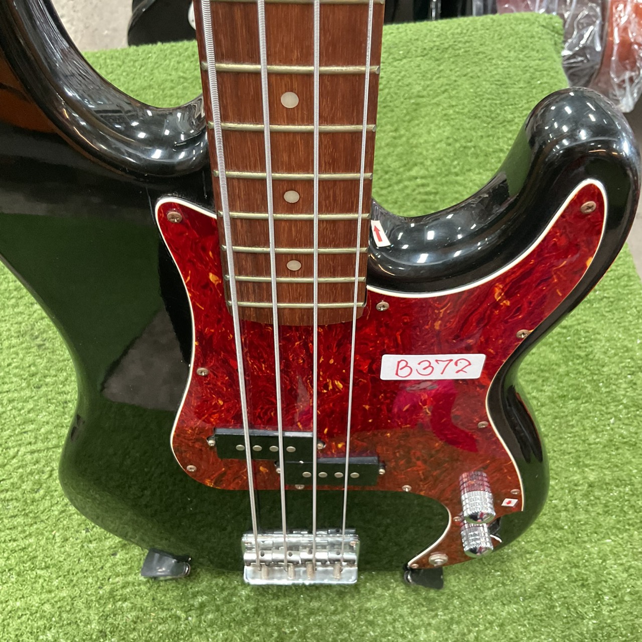 กีต้าร์เบส Maison