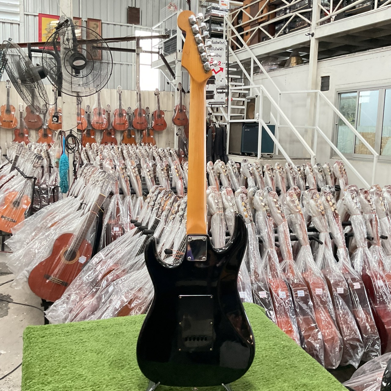 กีต้าร์ไฟฟ้า PRO Session by R.H.SOUND