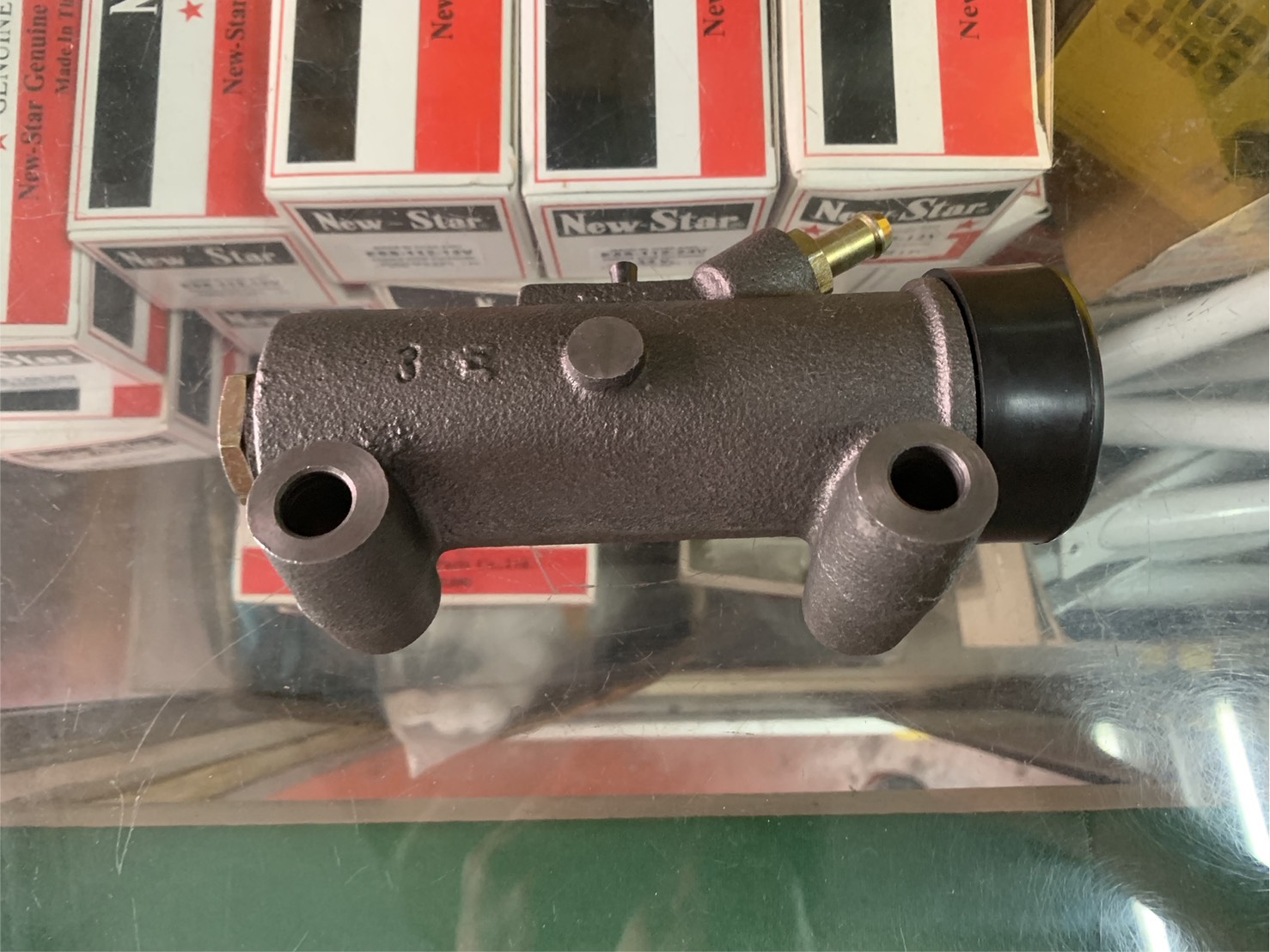 แม่ปั๊มเบรค FUSO FN527 1 1/2"