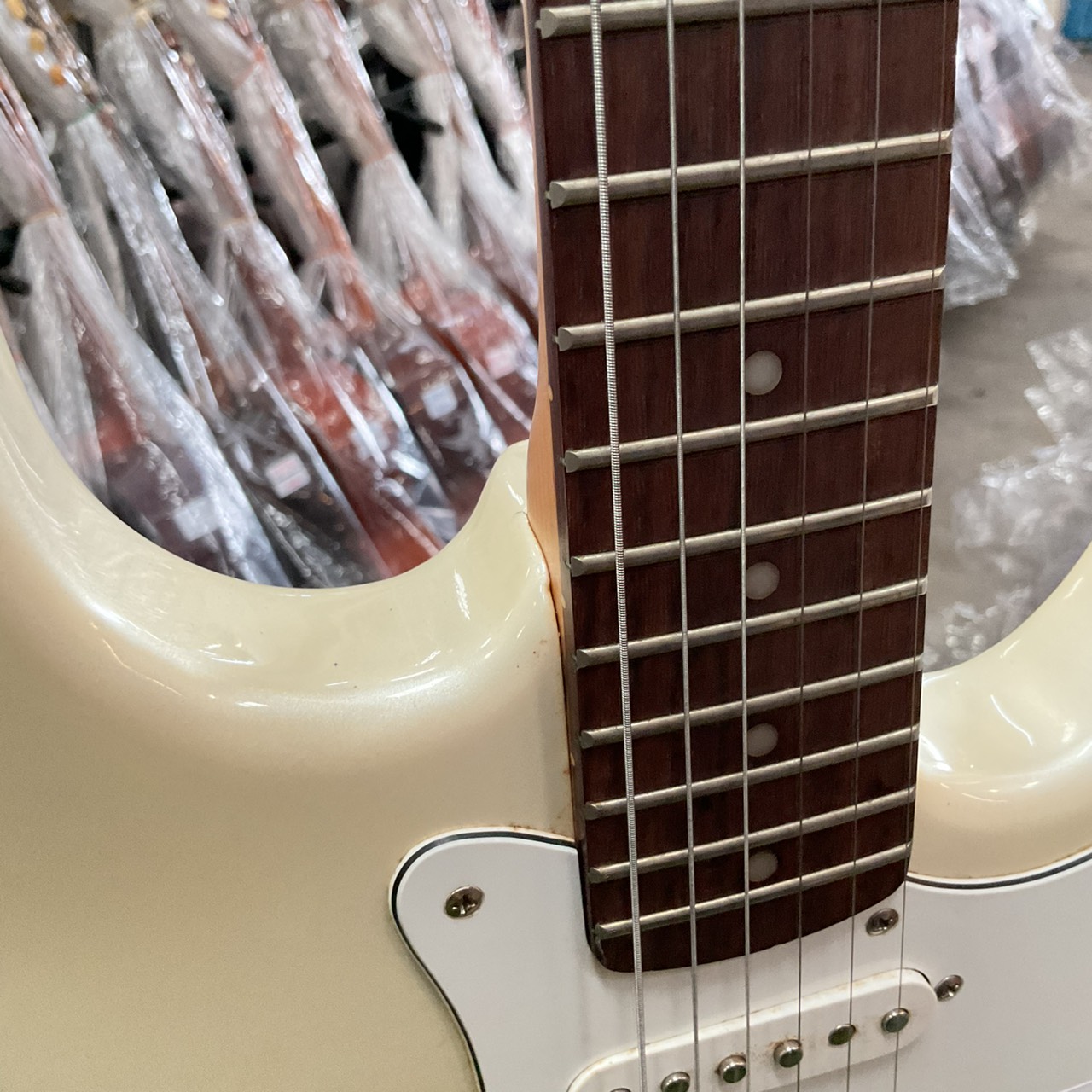 กีต้าร์ไฟฟ้า Mavis