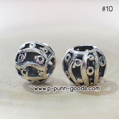ลูกปัดฉลุลาย 11x9 มม. สีเงินโบราณ **กรุณาเลือกลายด้านใน**