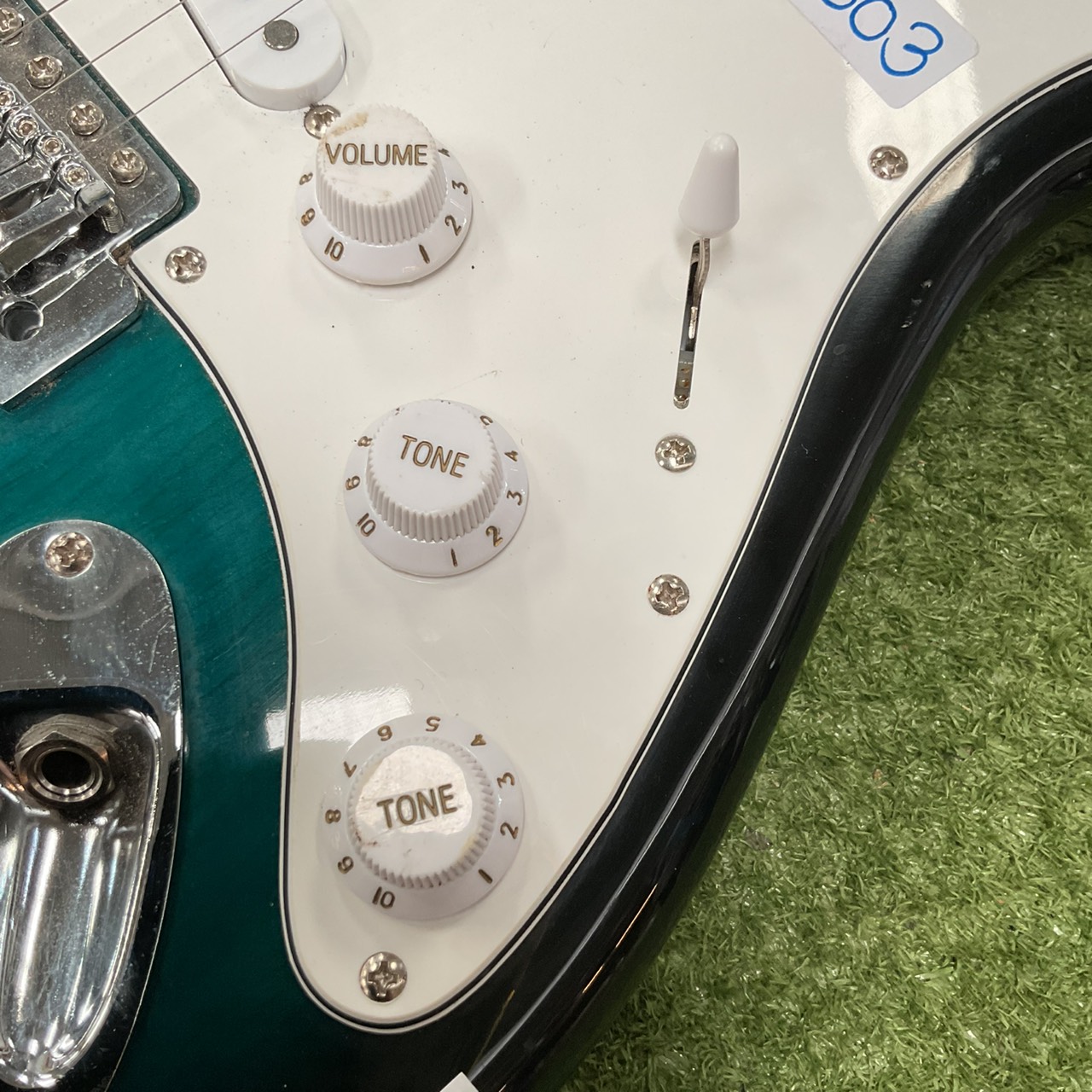 กีต้าร์ไฟฟ้า Mavis