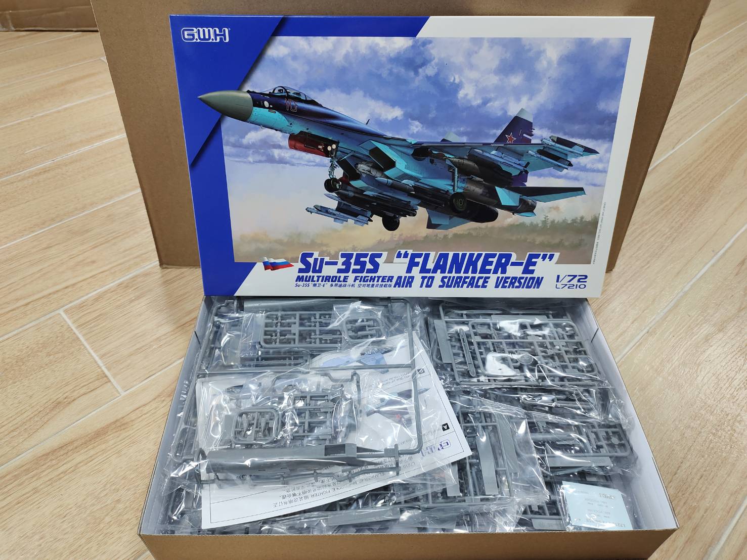 โมเดลเครื่องบิน Great Wall Hobby 1/72 L7210 Su-35S "Flanker E" Multirole Fighter Air-to-surface version