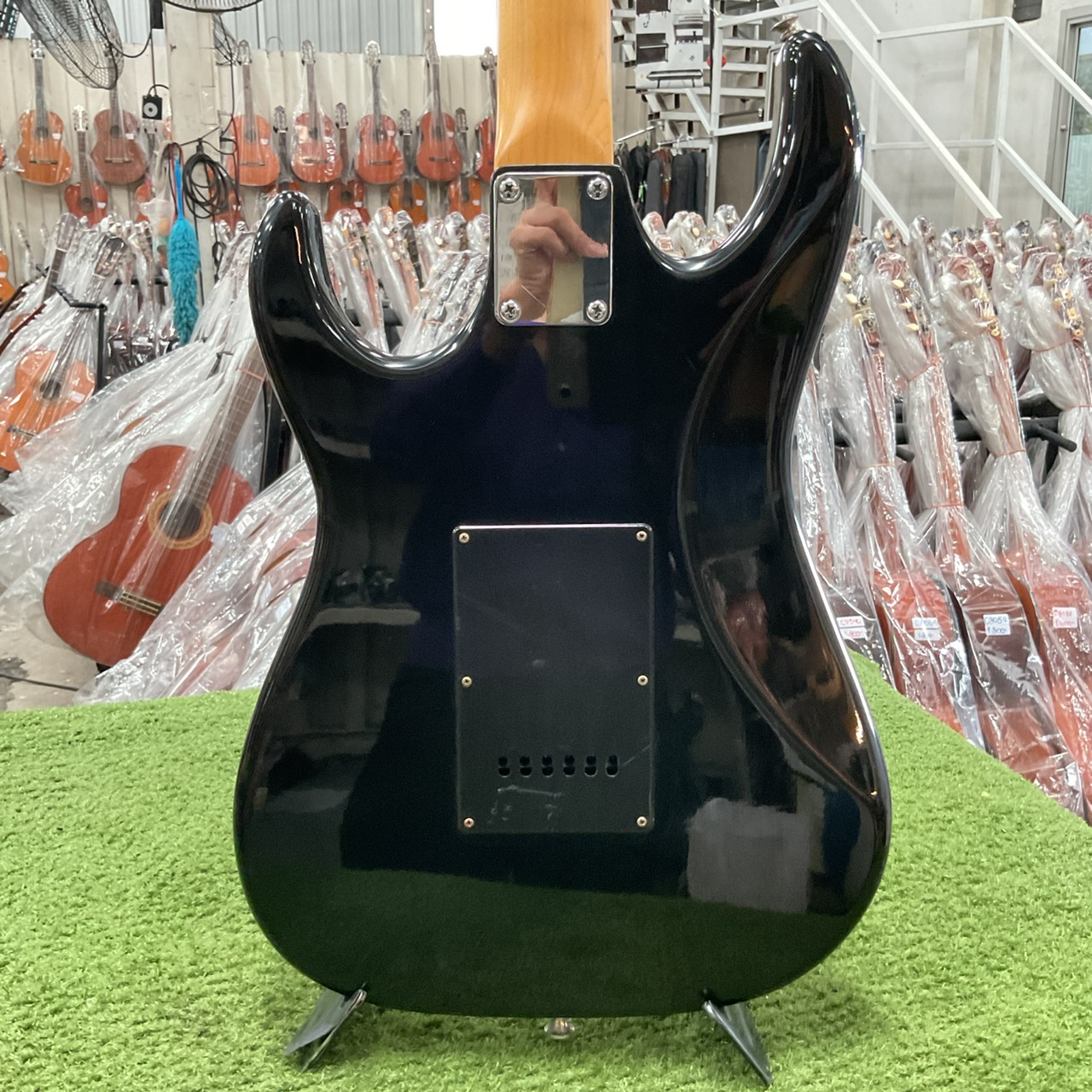 กีต้าร์ไฟฟ้า PRO Session by R.H.SOUND