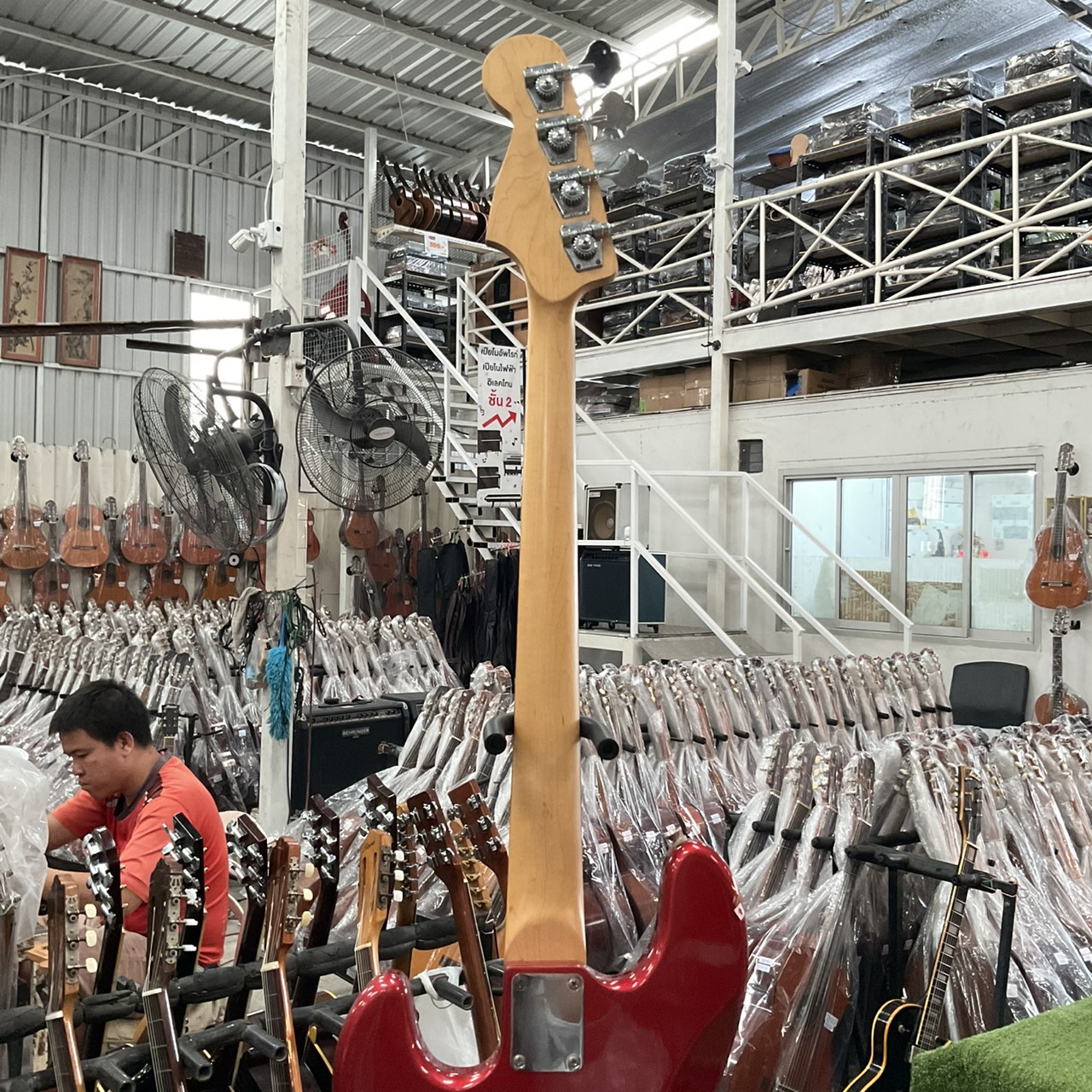 กีต้าร์เบส BUSKER'S