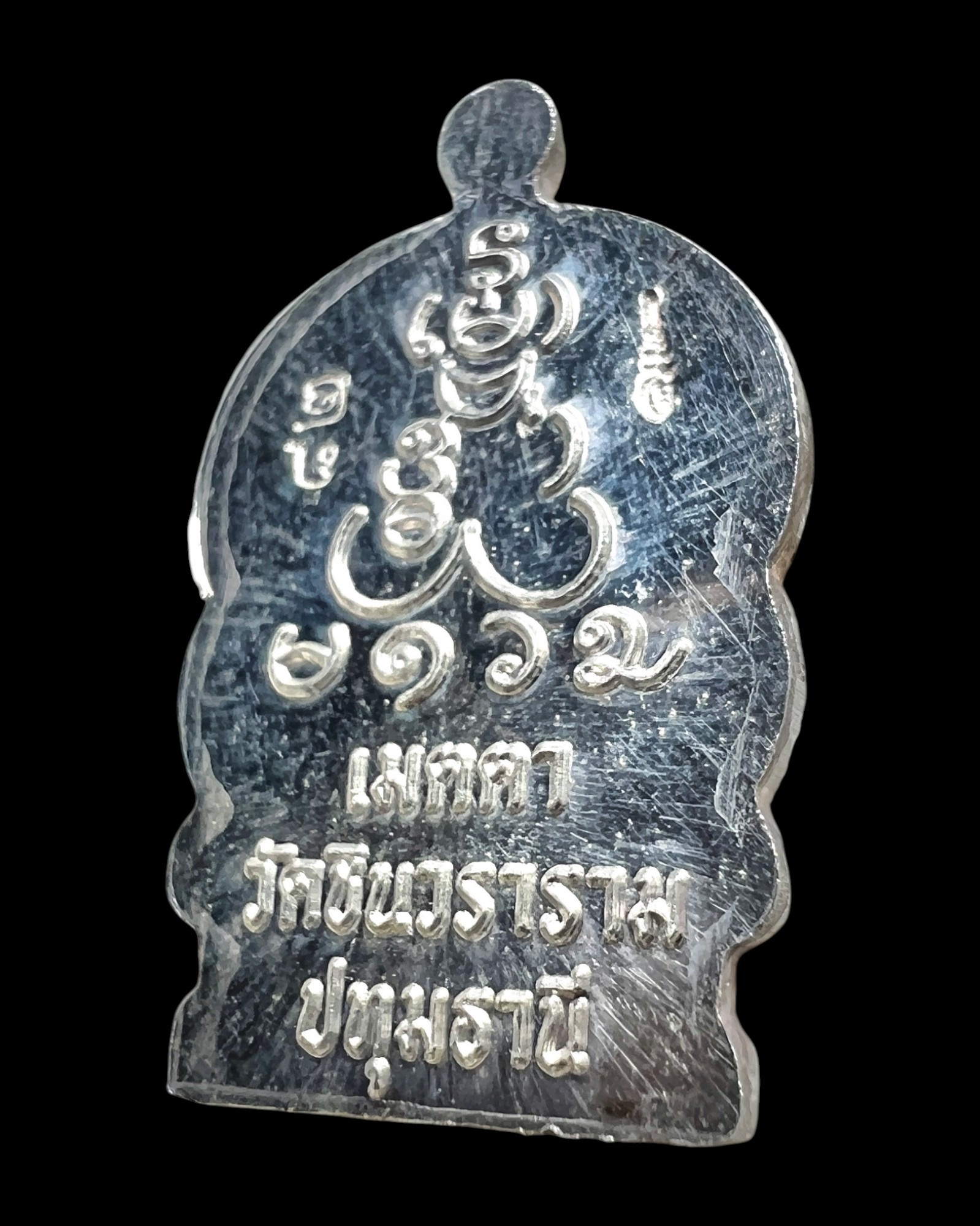 เหรียญพระพรหมนั่งพาน (รุ่น:มงคลชีวิต,เนื้อเงินลงยาลายธงชาติไทย) Phra Phrom Sitting On Pedestal Coin. (series:blessed life,silver material with enamel thai flag pattern) SKU-04012