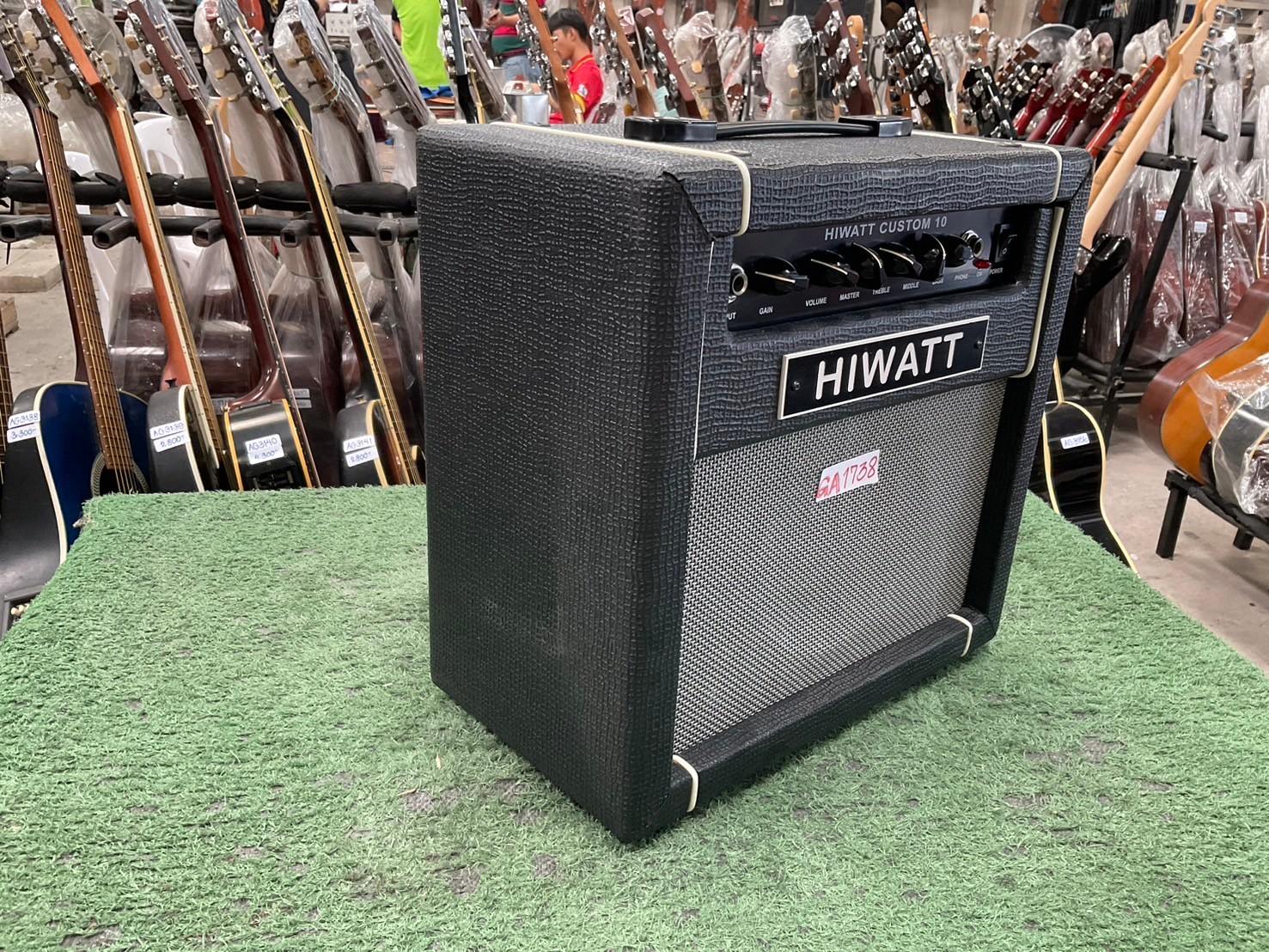 แอมป์กีต้าร์ HIWATT : CUSTOM 10