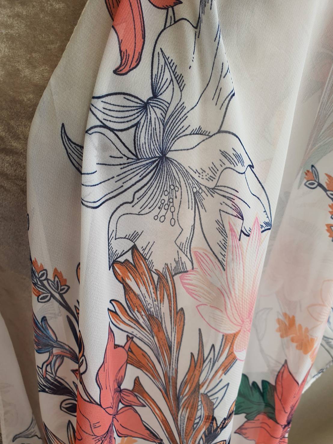 FF05089 เสื้อคลุมชีฟอง สีขาวลายดอกไม้ ของใหม่ อก free